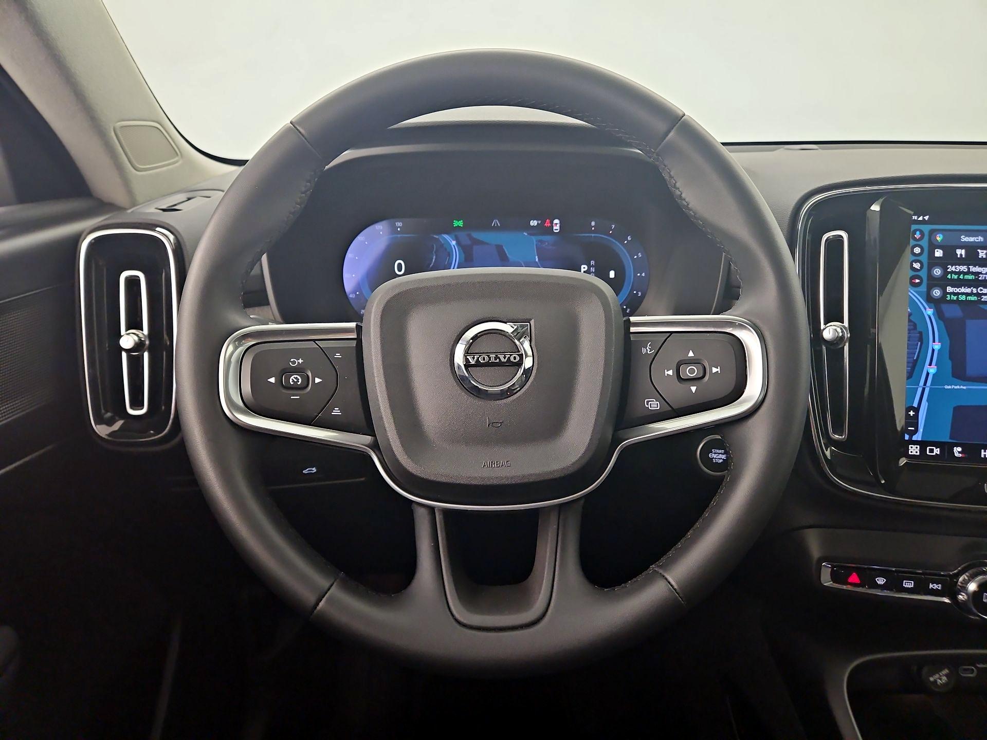 Thumbnail: 2025 Volvo XC40 - 10