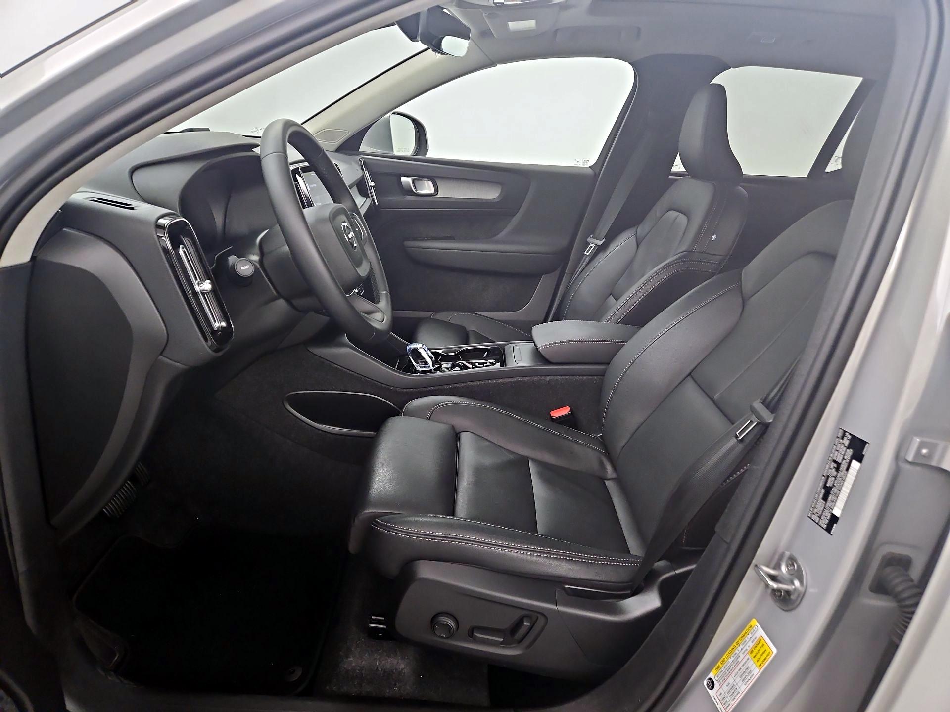 Thumbnail: 2025 Volvo XC40 - 11