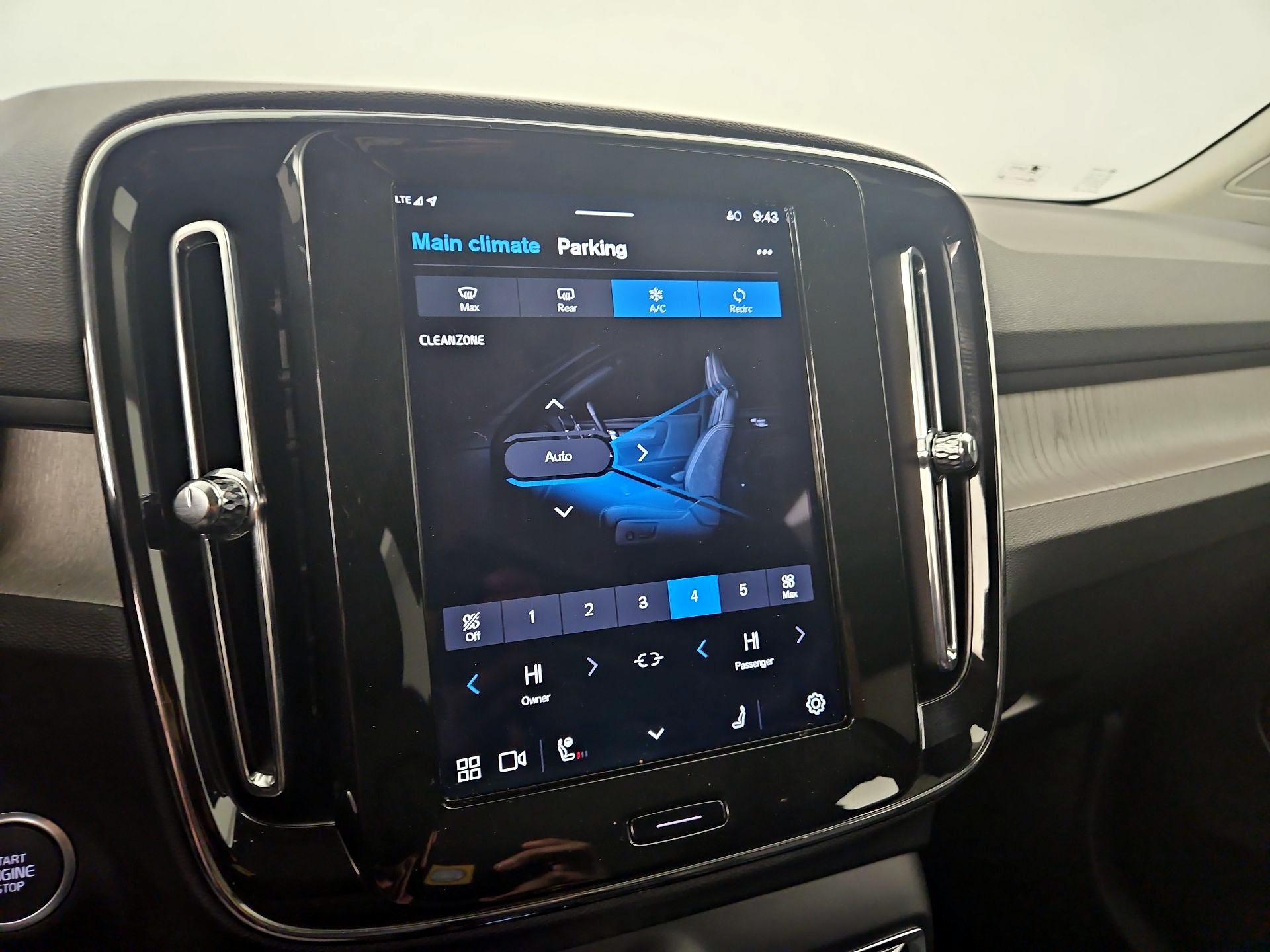 Thumbnail: 2025 Volvo XC40 - 16