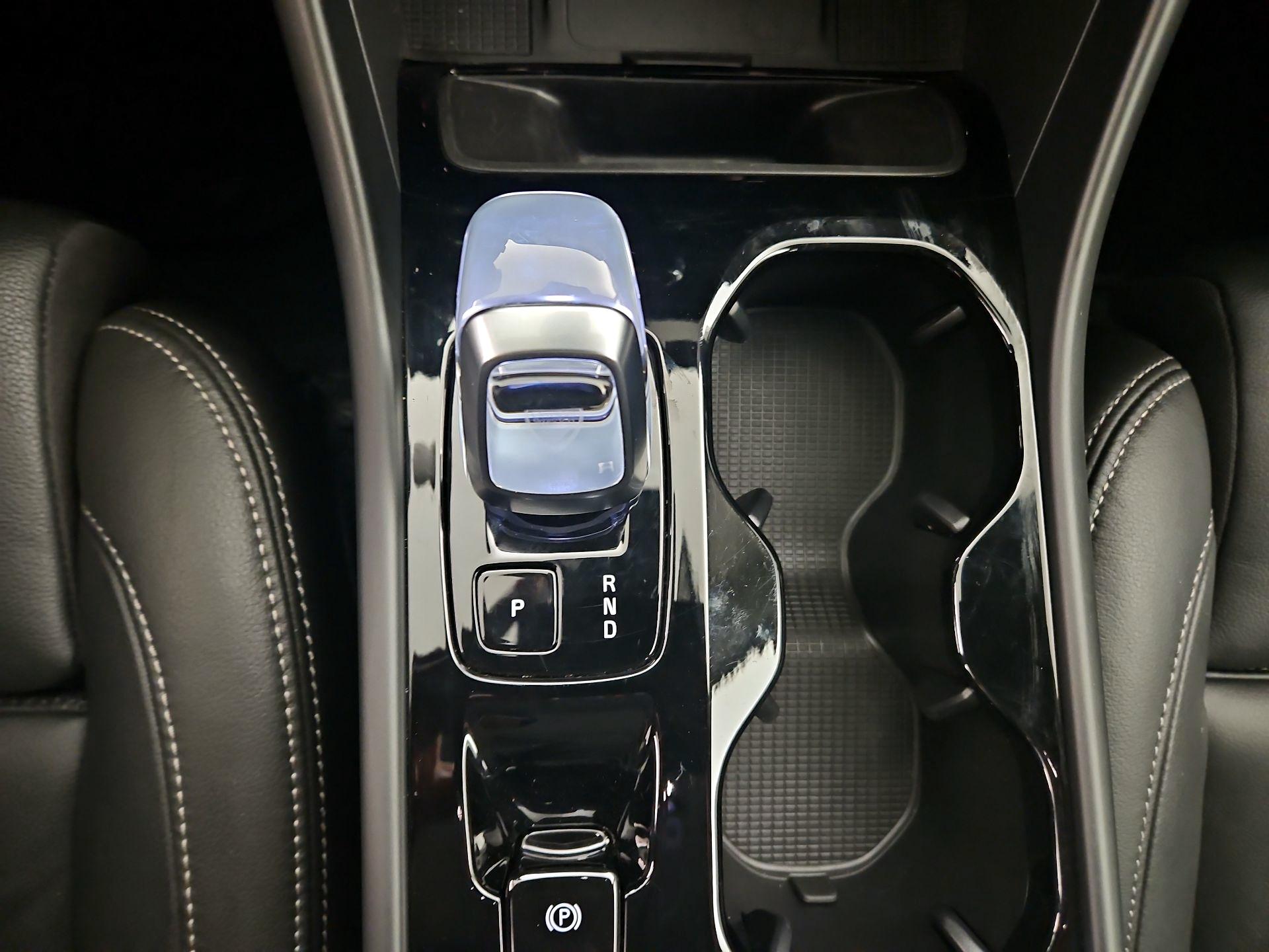 Thumbnail: 2025 Volvo XC40 - 17