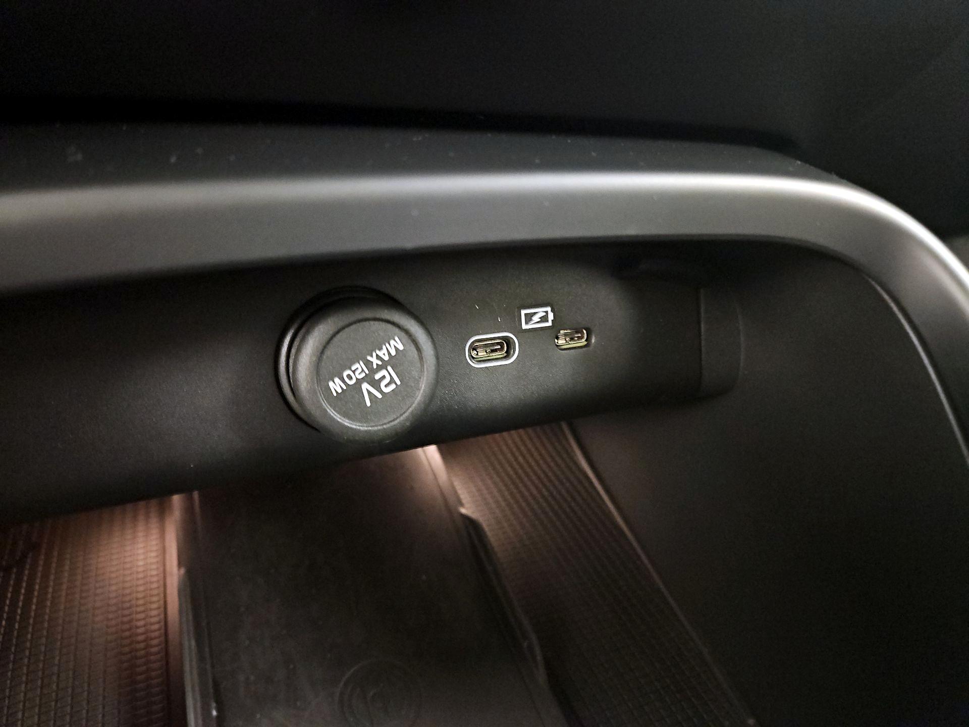 Thumbnail: 2025 Volvo XC40 - 18