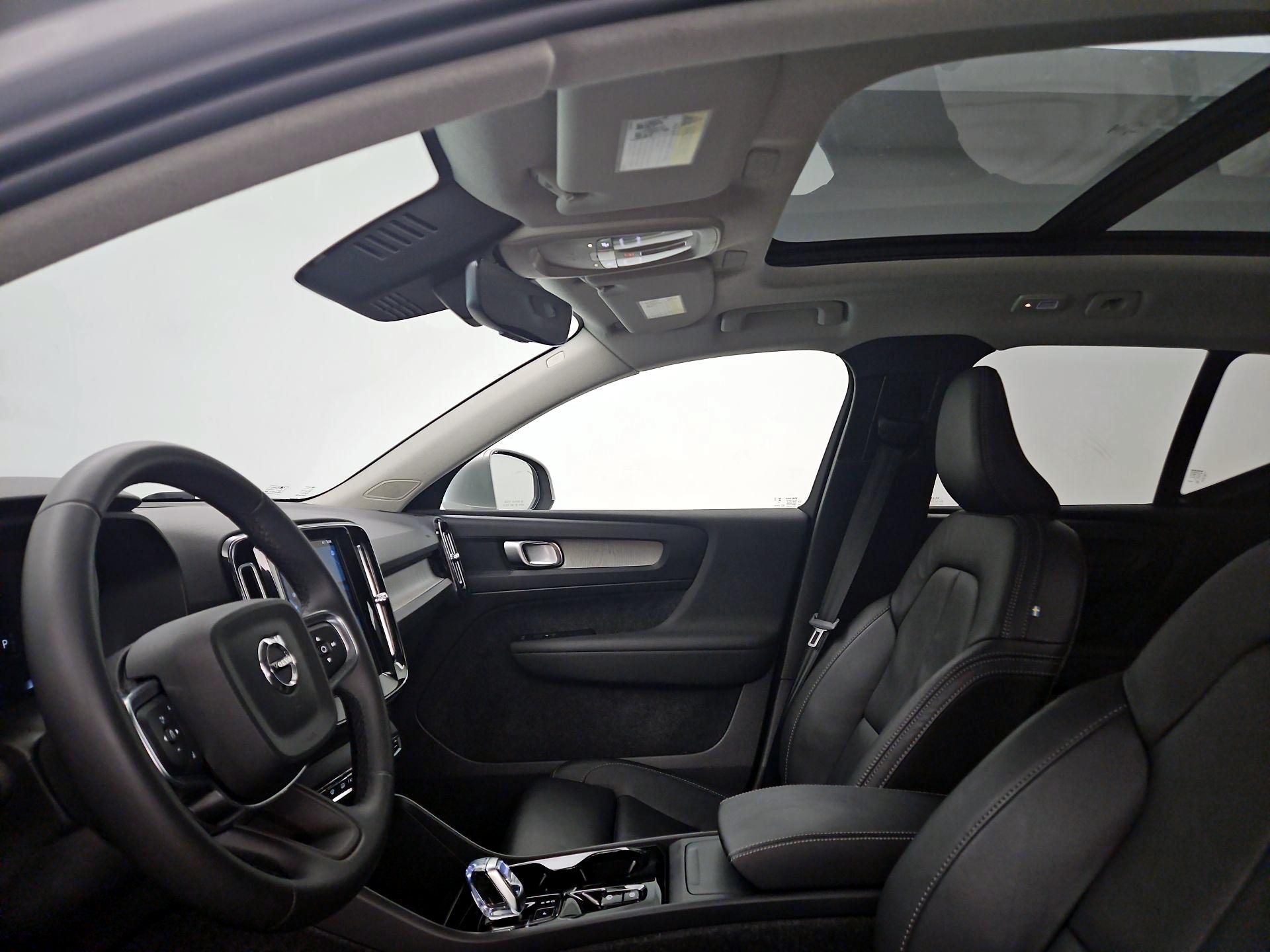 Thumbnail: 2025 Volvo XC40 - 19