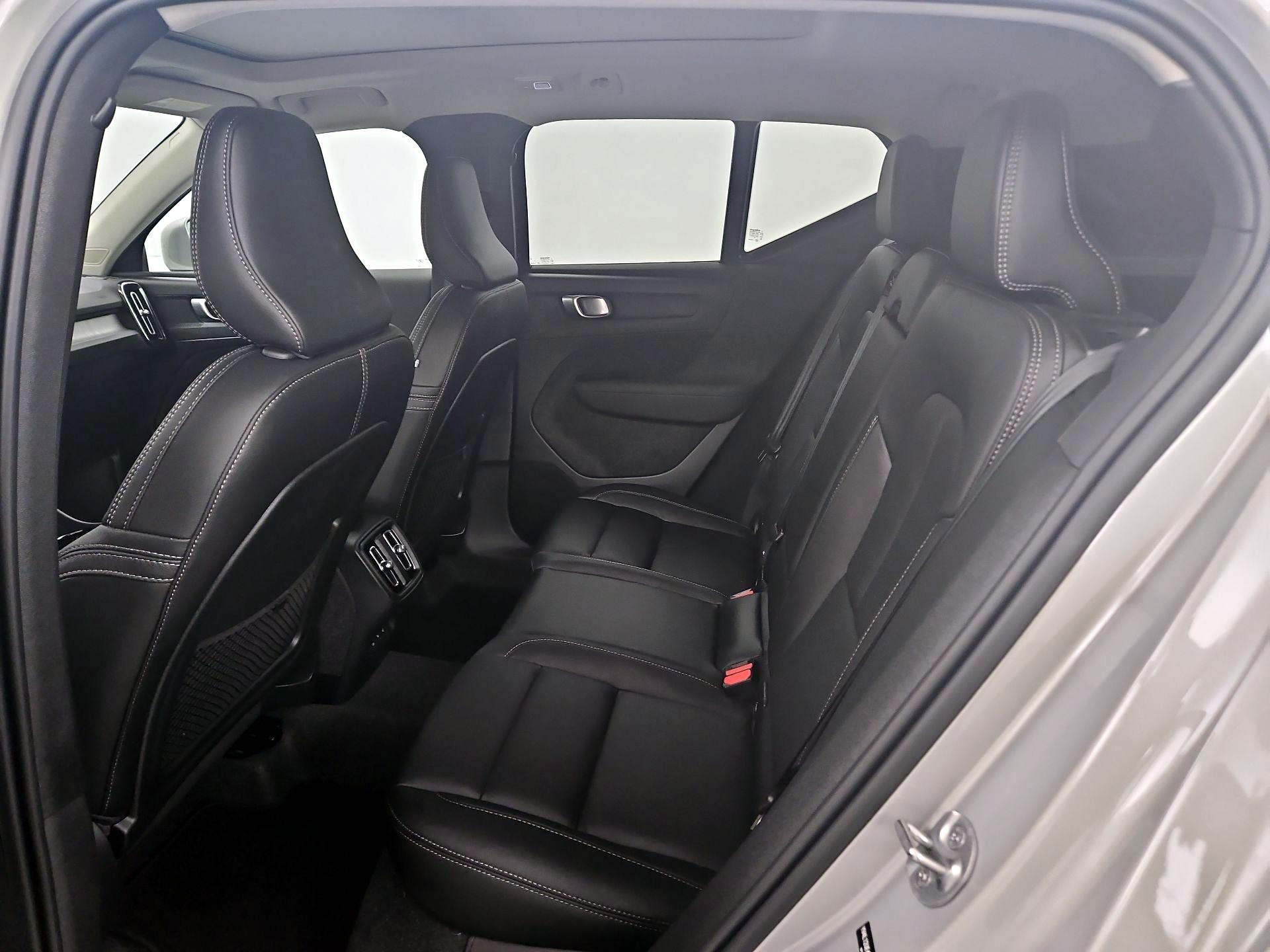 Thumbnail: 2025 Volvo XC40 - 20