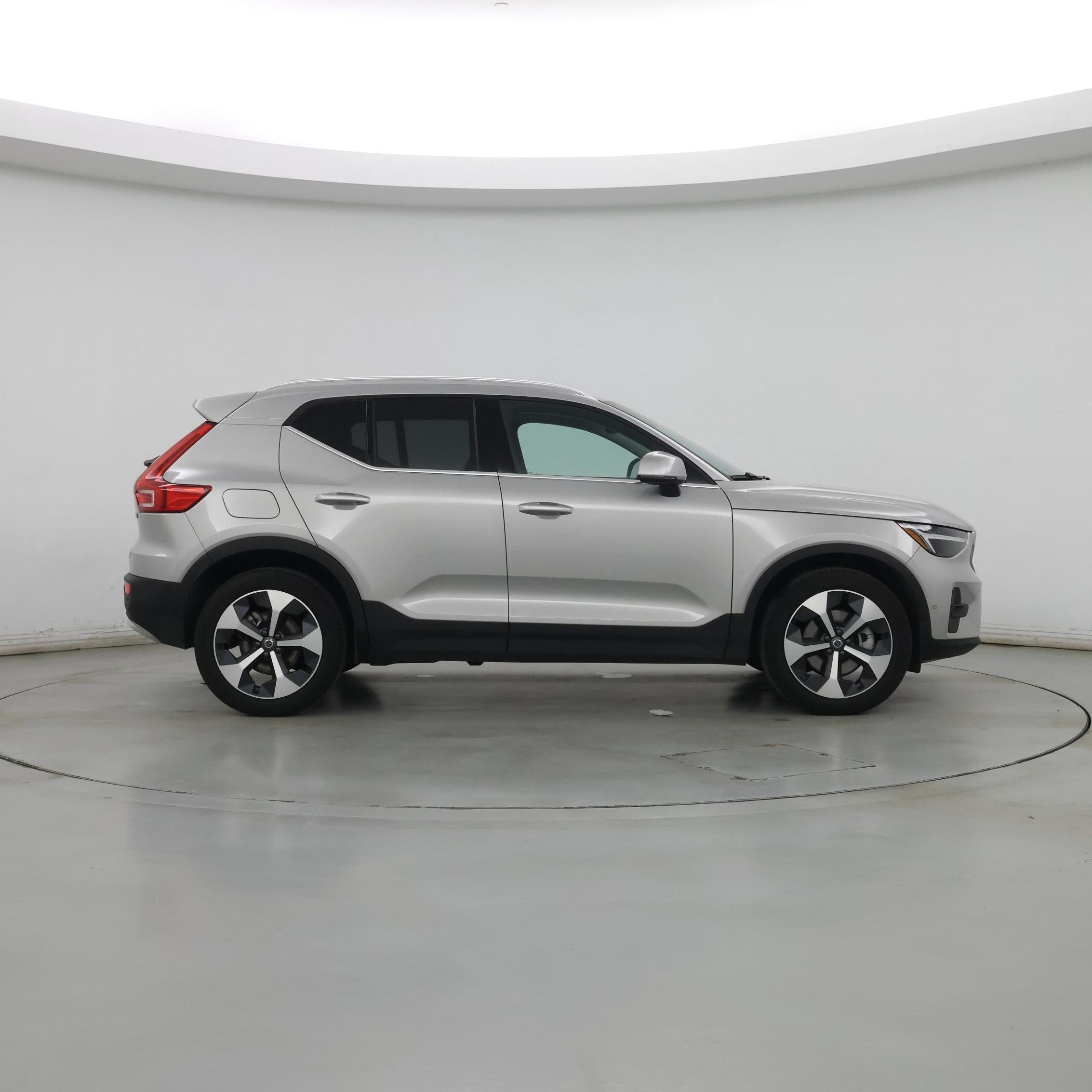 Thumbnail: 2025 Volvo XC40 - 7