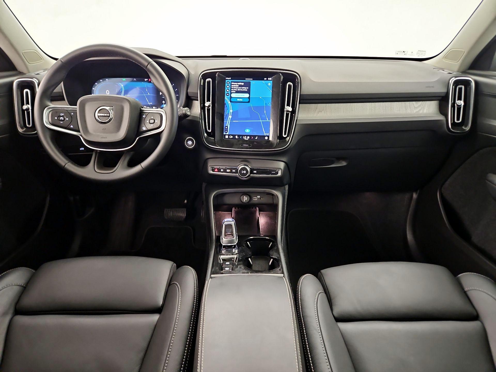 Thumbnail: 2025 Volvo XC40 - 9