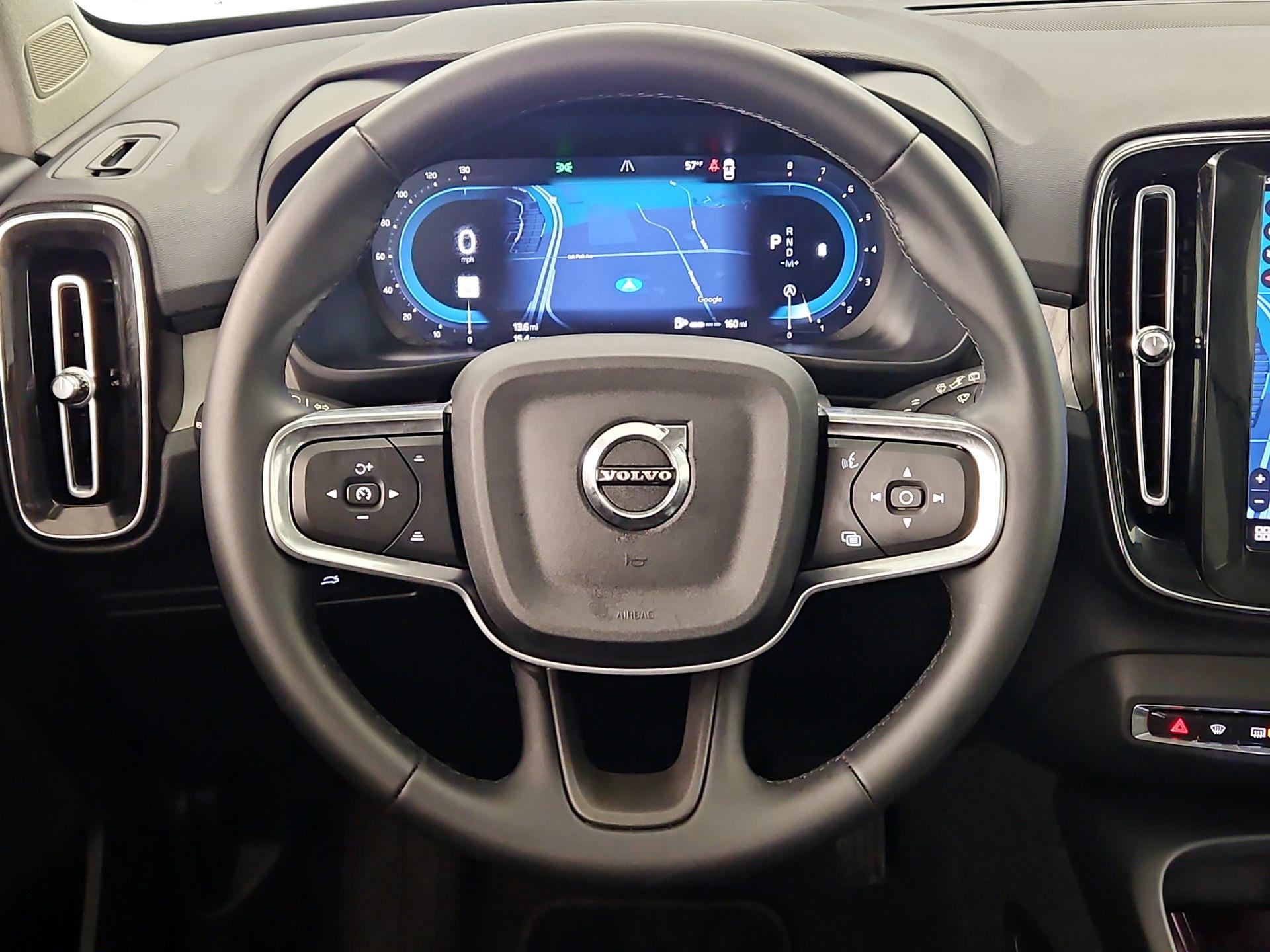 Thumbnail: 2025 Volvo XC40 - 10