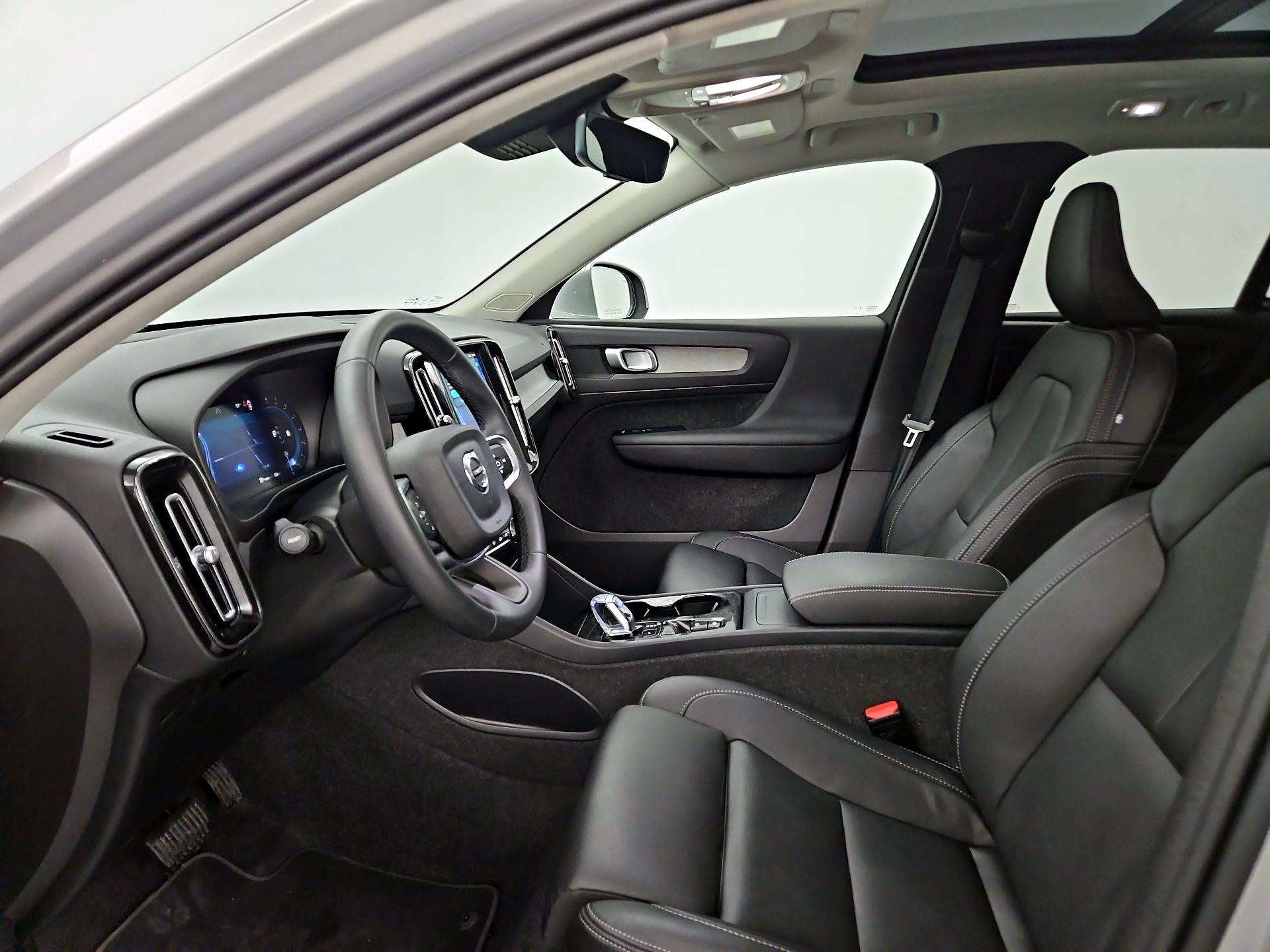 Thumbnail: 2025 Volvo XC40 - 11