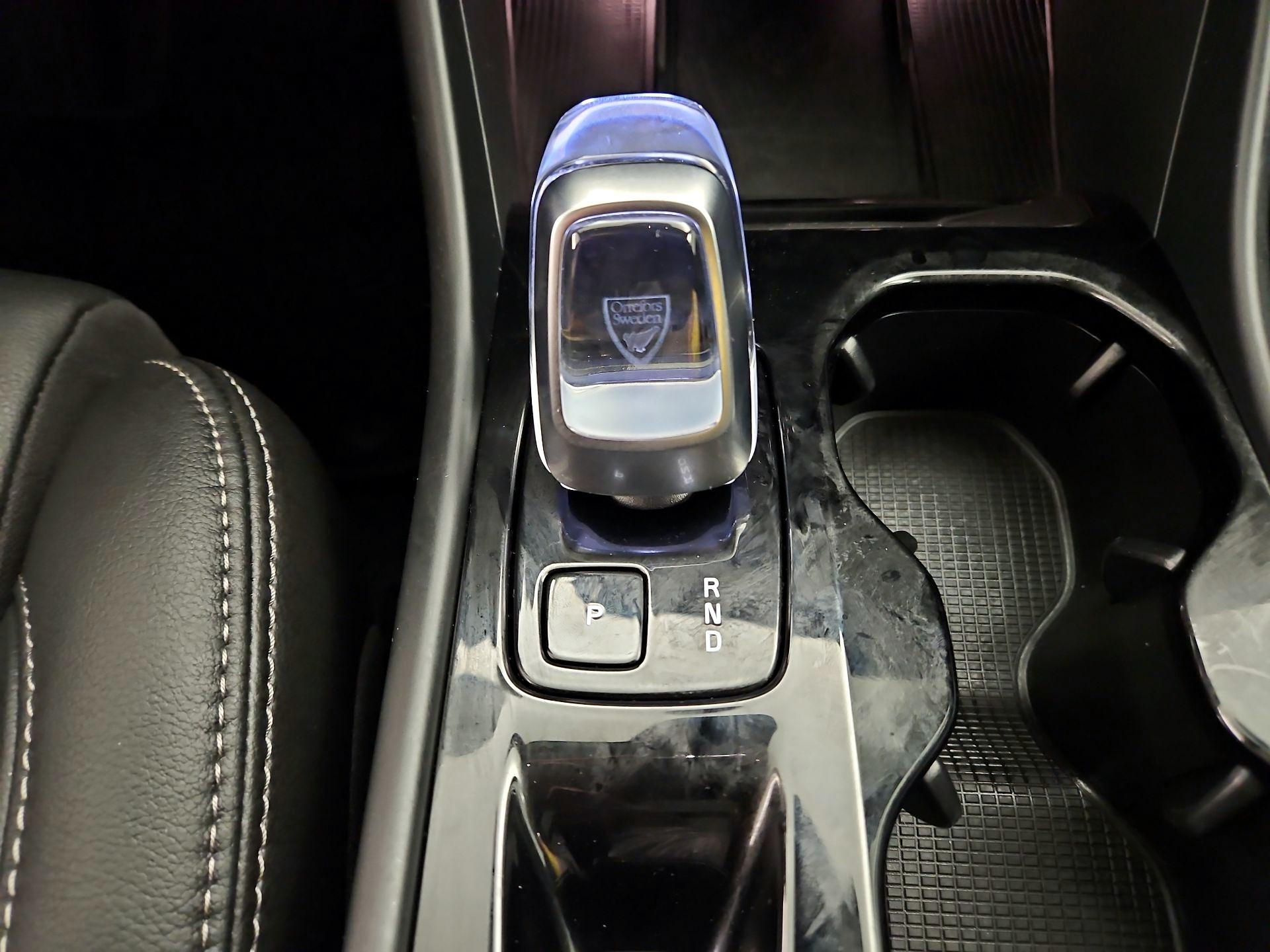 Thumbnail: 2025 Volvo XC40 - 18