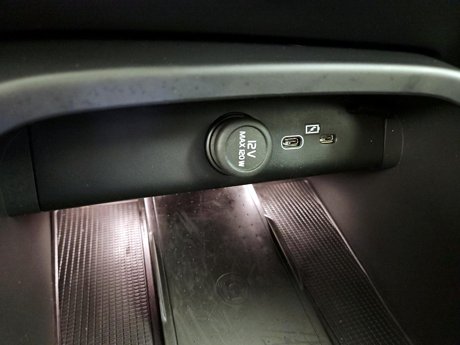 Thumbnail: 2025 Volvo XC40 - 19