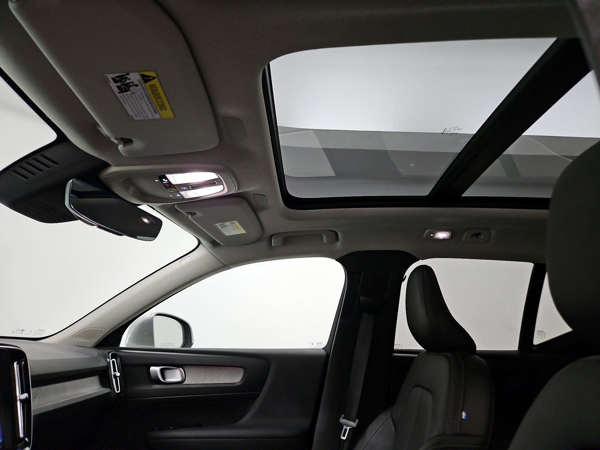 Thumbnail: 2025 Volvo XC40 - 20