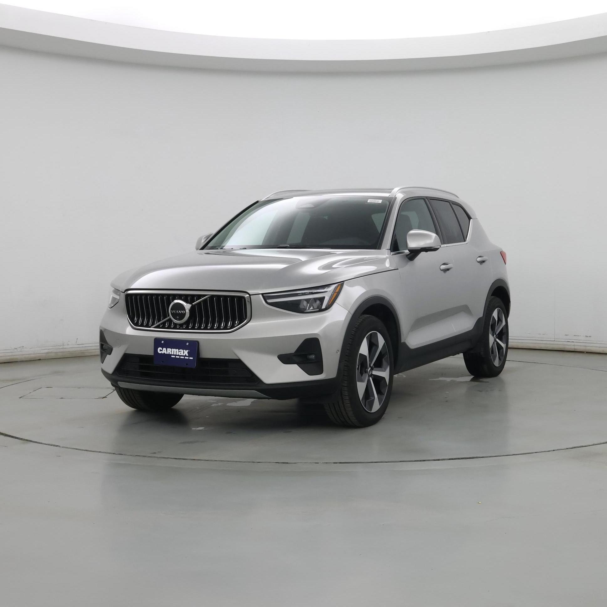 Thumbnail: 2025 Volvo XC40 - 4