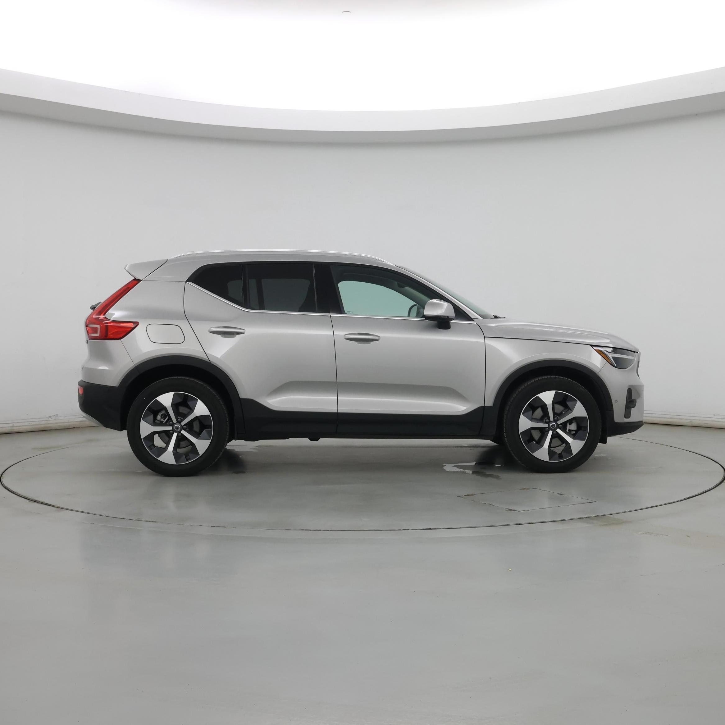 Thumbnail: 2025 Volvo XC40 - 7