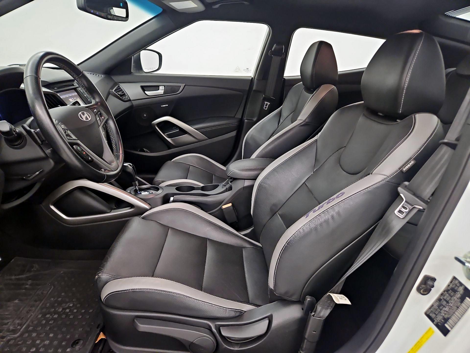 Thumbnail: 2016 Hyundai Veloster - 11