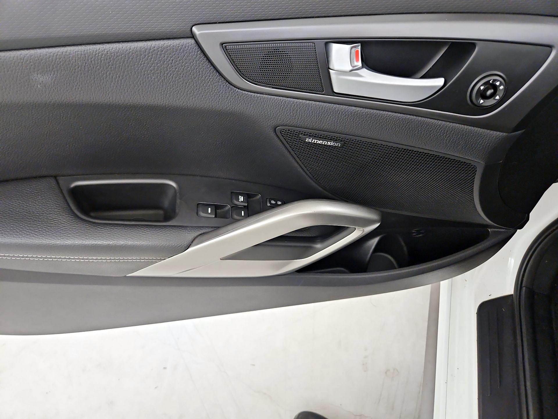 Thumbnail: 2016 Hyundai Veloster - 12