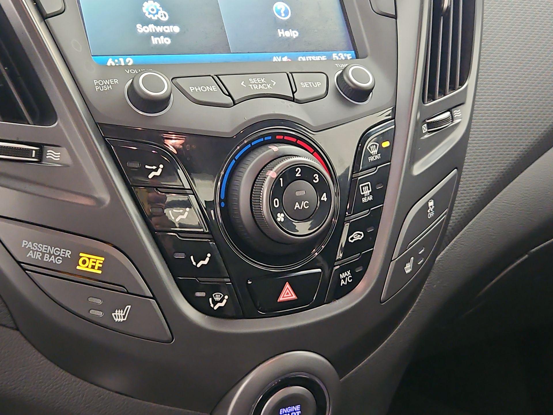 Thumbnail: 2016 Hyundai Veloster - 16