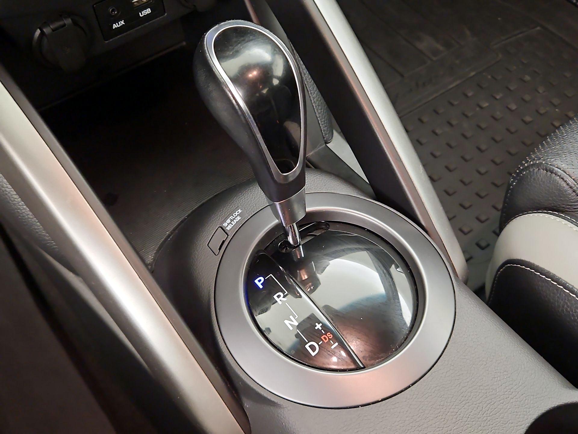 Thumbnail: 2016 Hyundai Veloster - 17