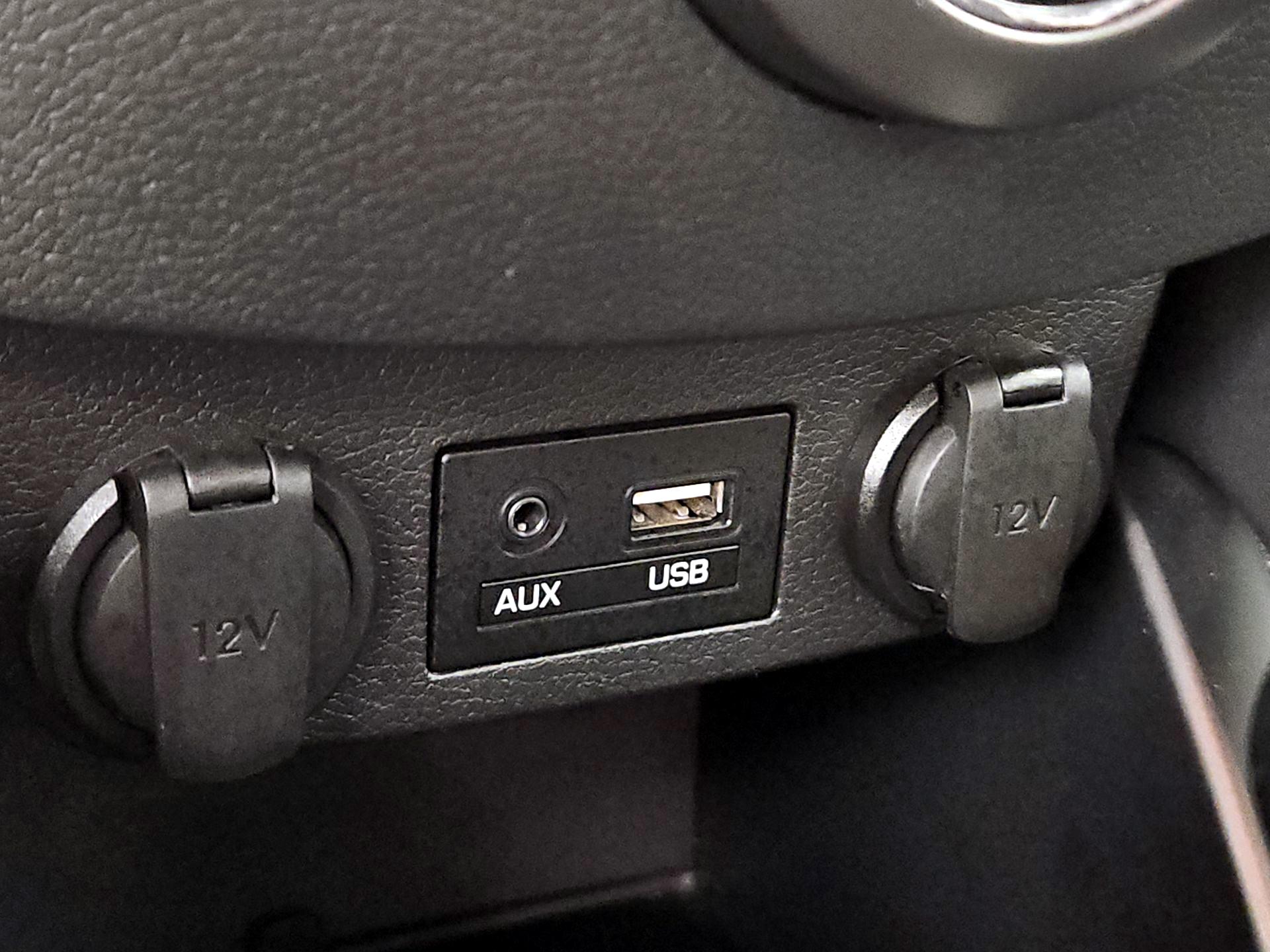 Thumbnail: 2016 Hyundai Veloster - 18