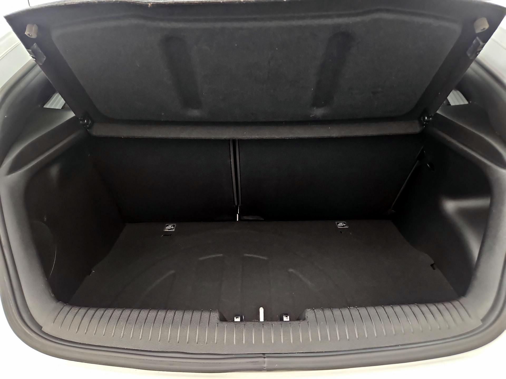 Thumbnail: 2016 Hyundai Veloster - 20