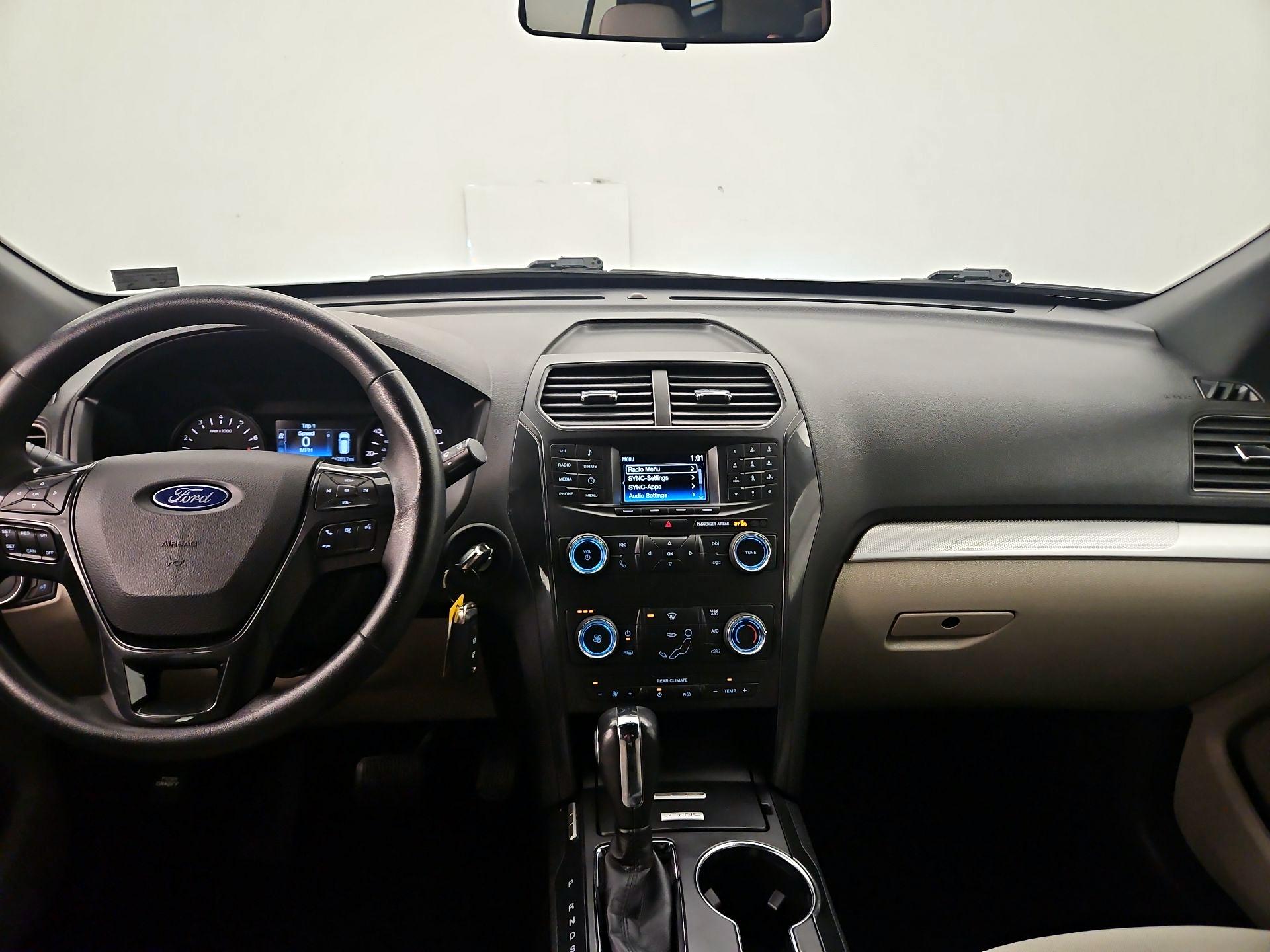 Thumbnail: 2019 Ford Explorer - 9