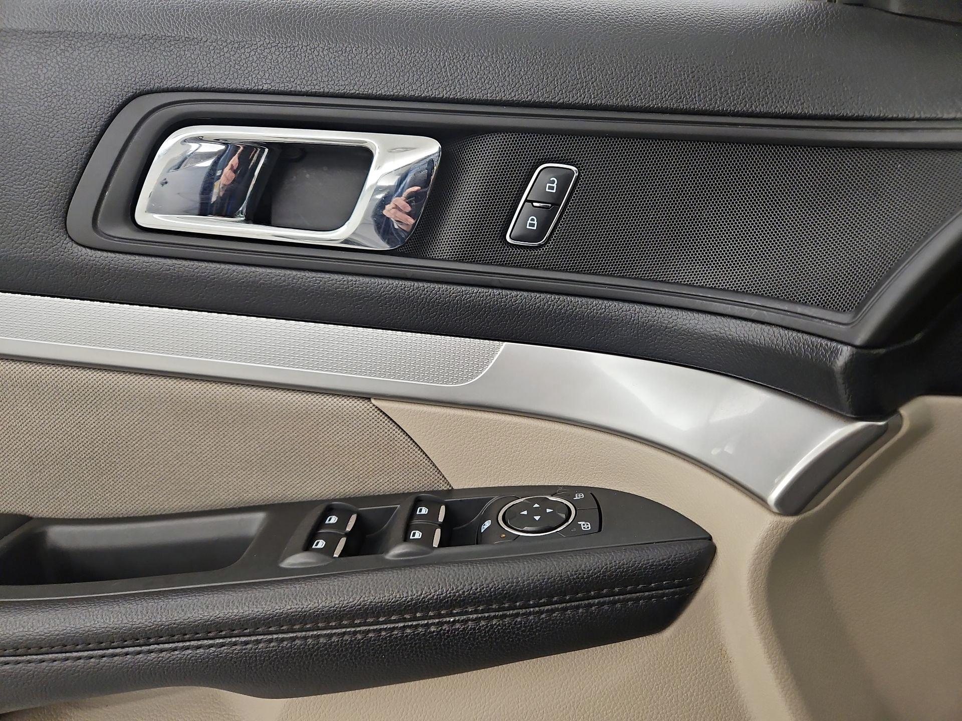 Thumbnail: 2019 Ford Explorer - 12