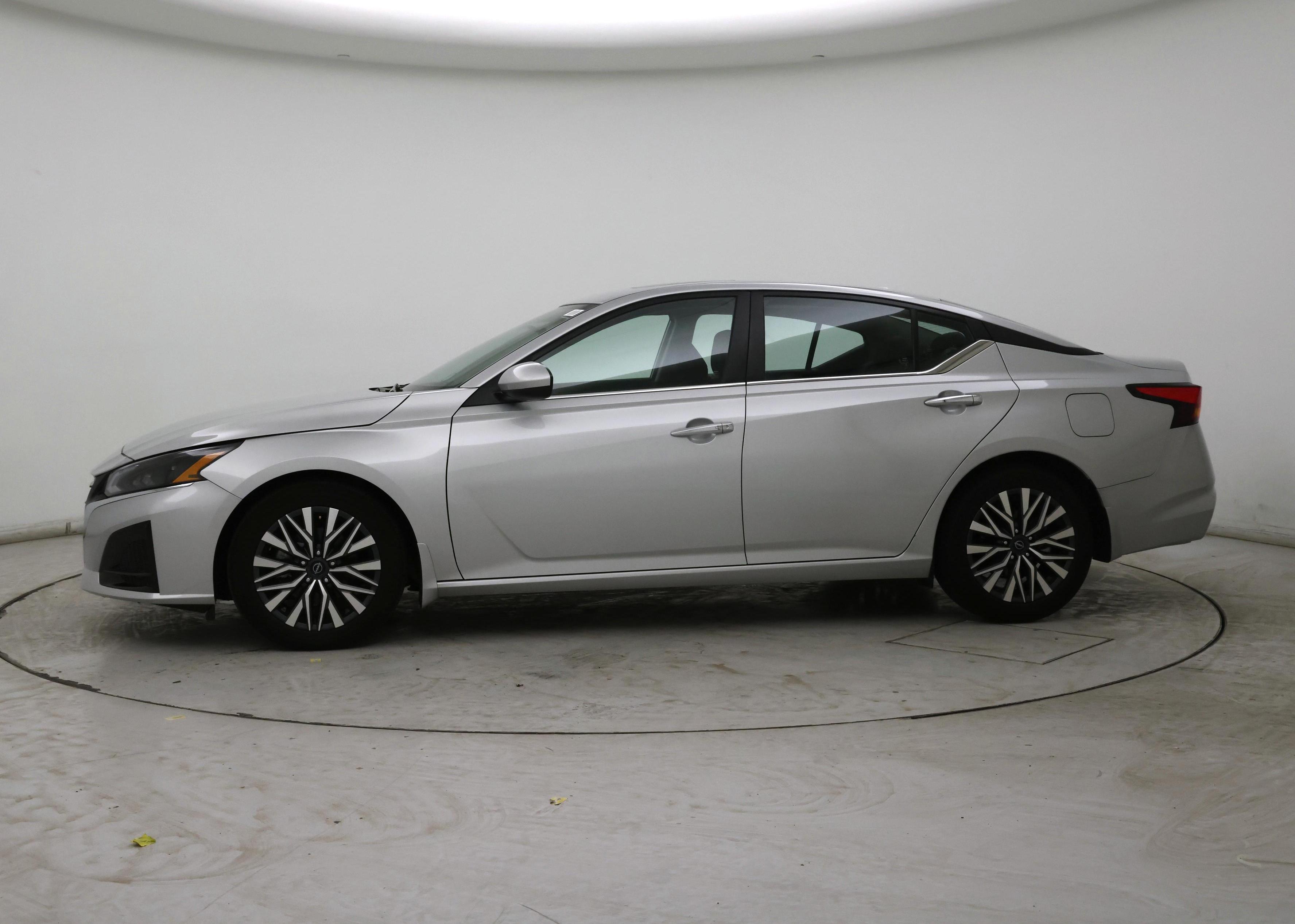 Thumbnail: 2023 Nissan Altima - 3