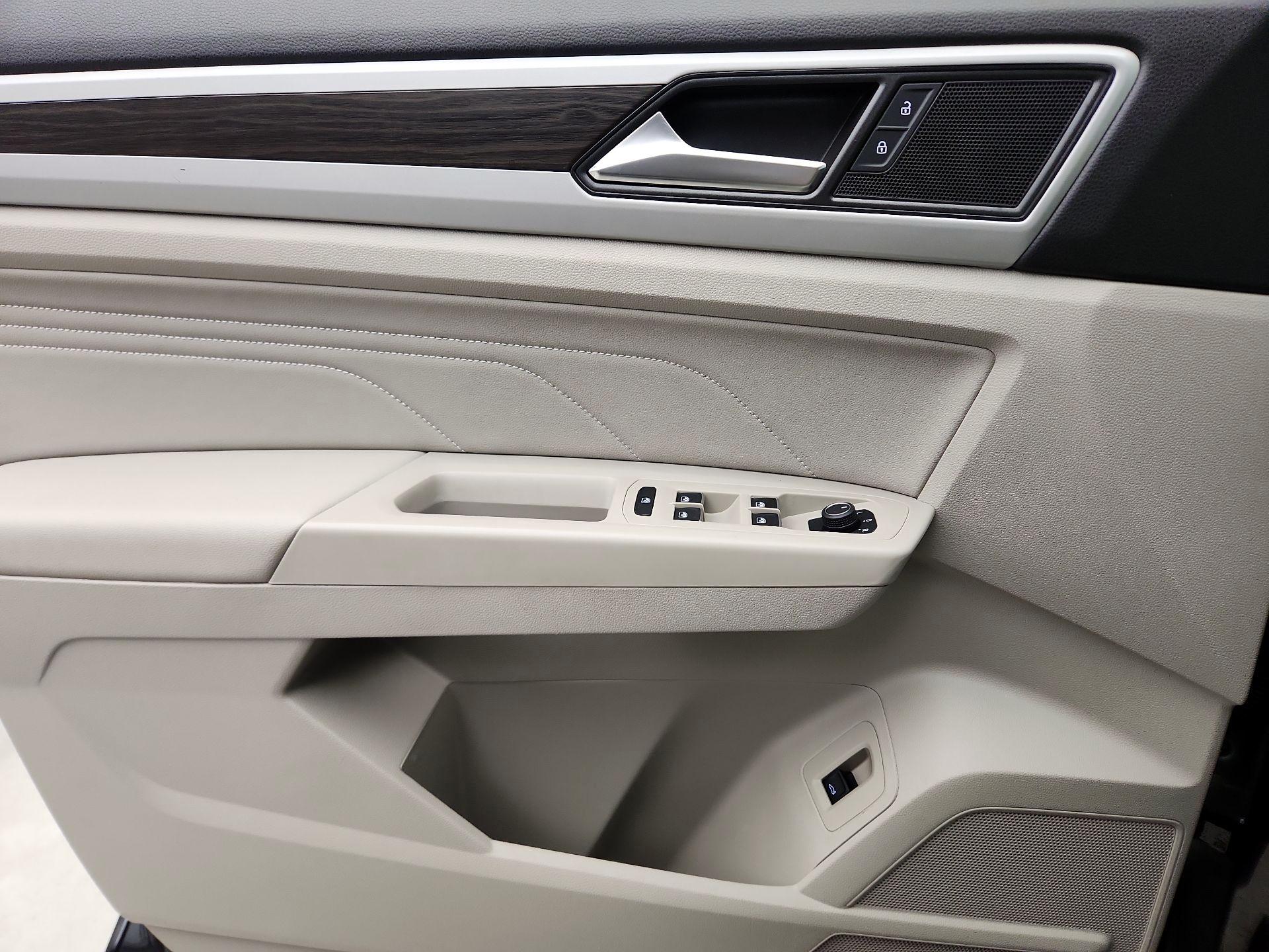 Thumbnail: 2023 Volkswagen Atlas - 12