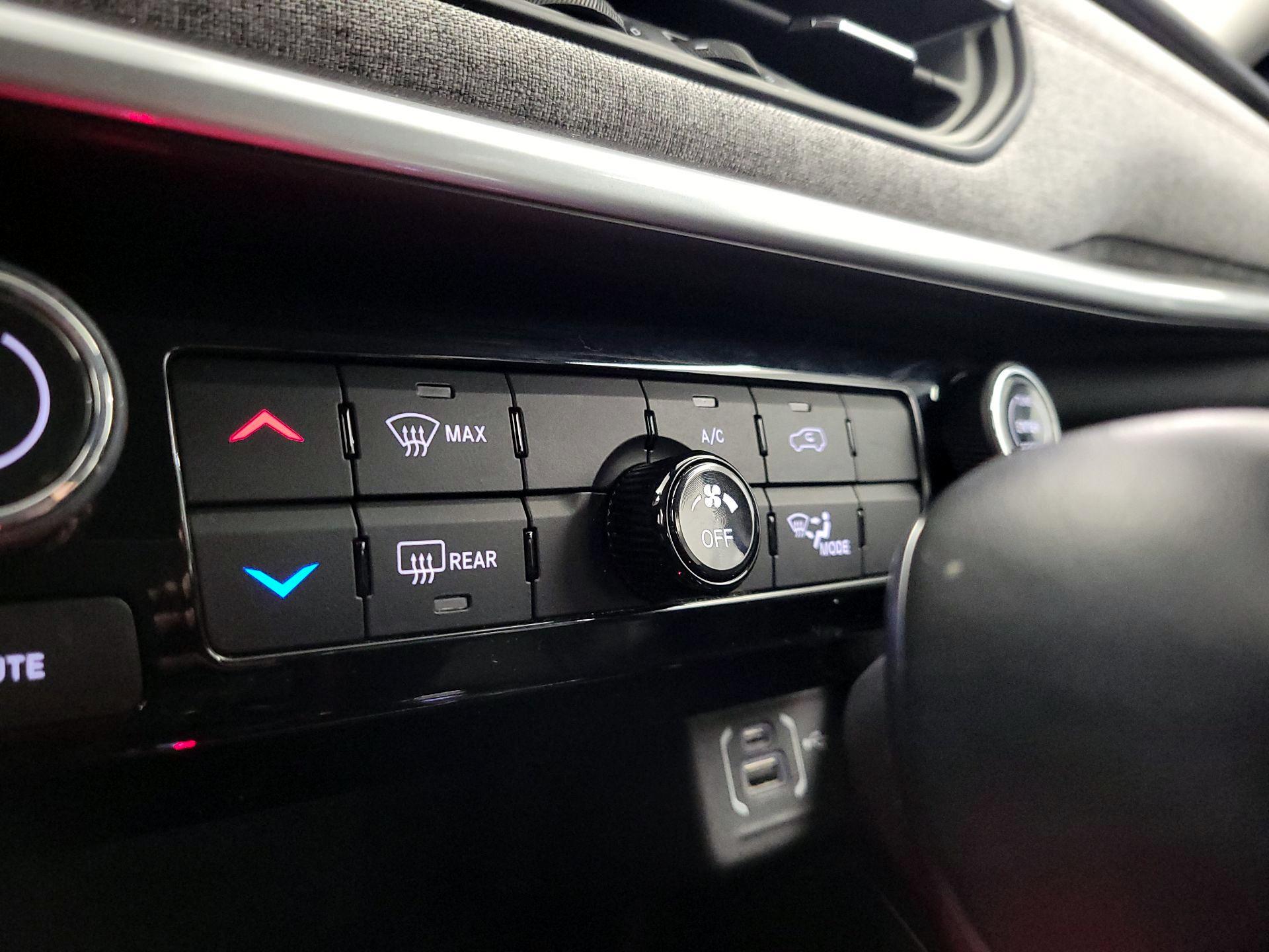 Thumbnail: 2022 Jeep Compass - 16