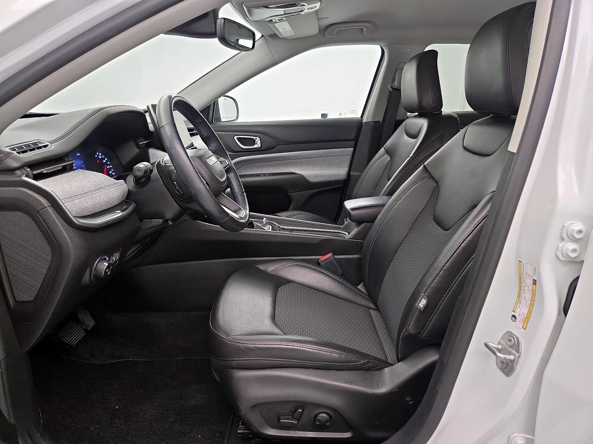 Thumbnail: 2022 Jeep Compass - 11