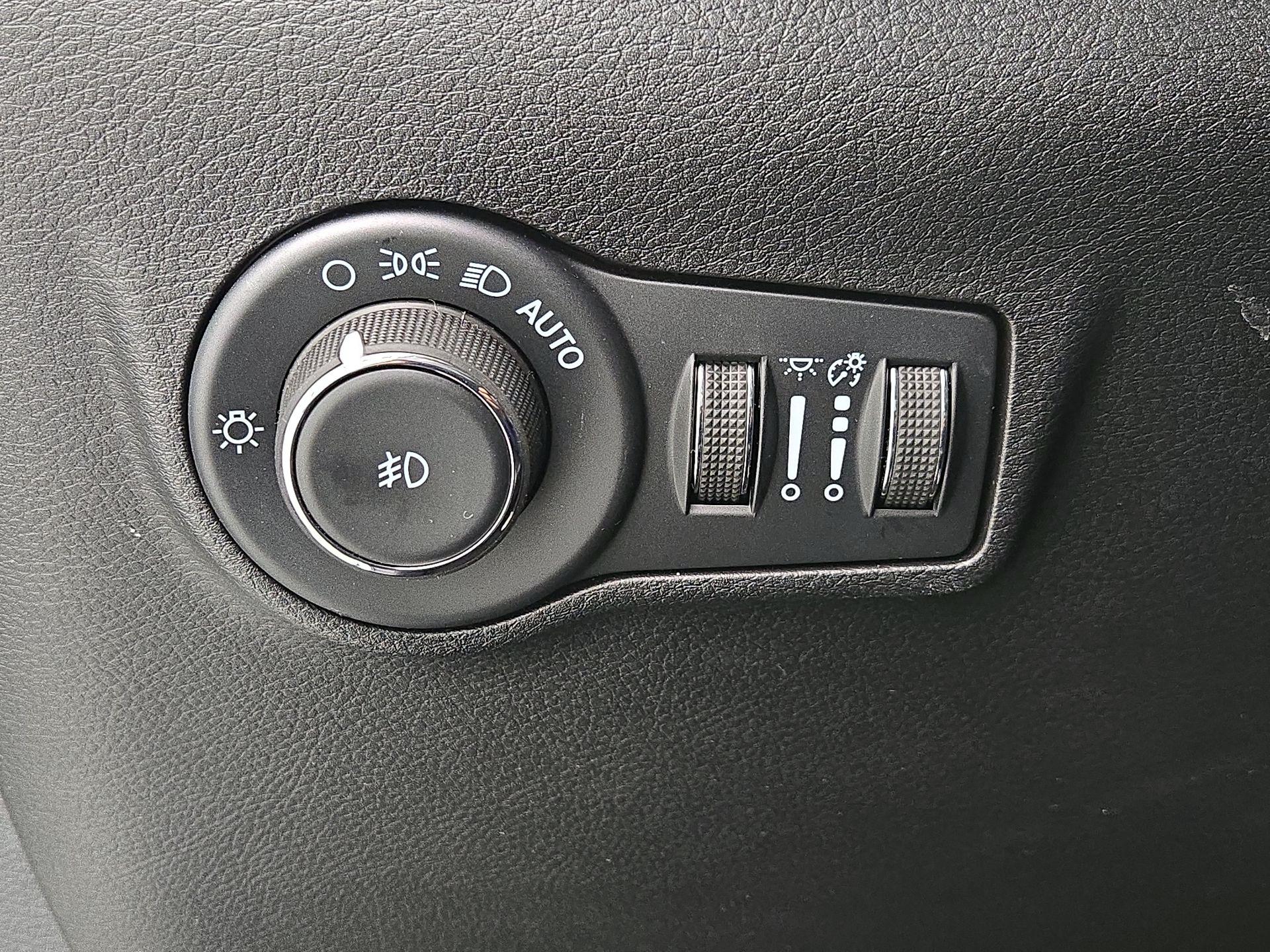 Thumbnail: 2022 Jeep Compass - 13