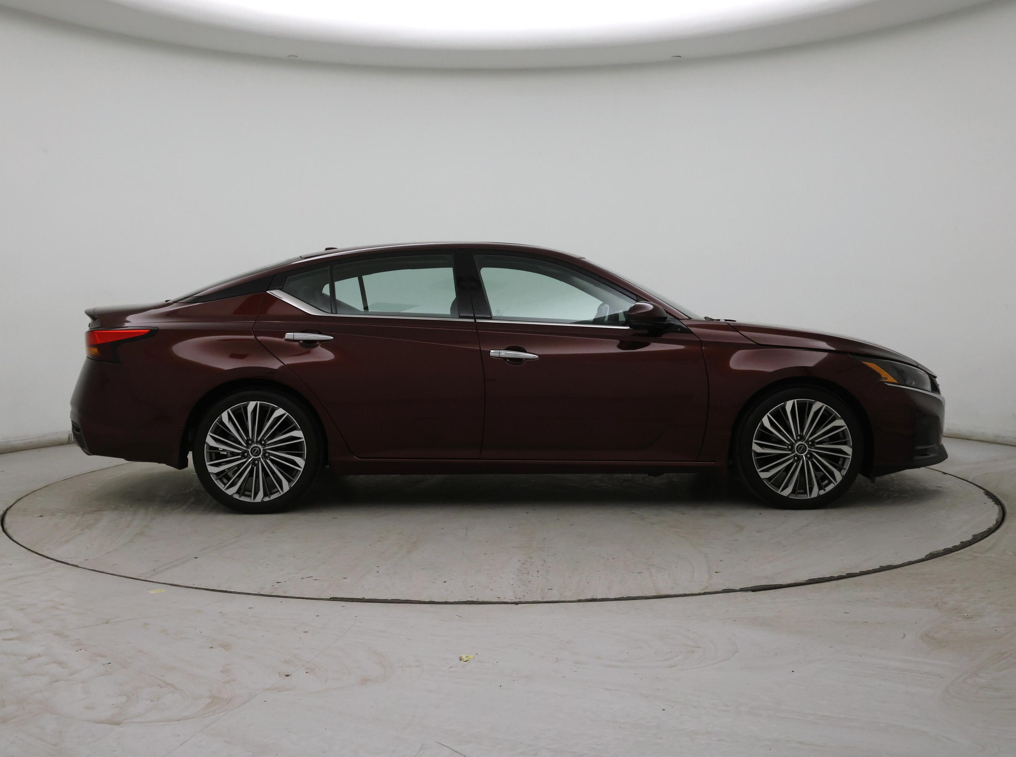 Thumbnail: 2023 Nissan Altima - 7