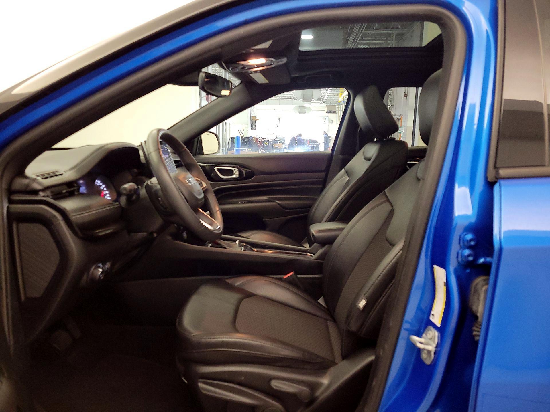 Thumbnail: 2022 Jeep Compass - 11