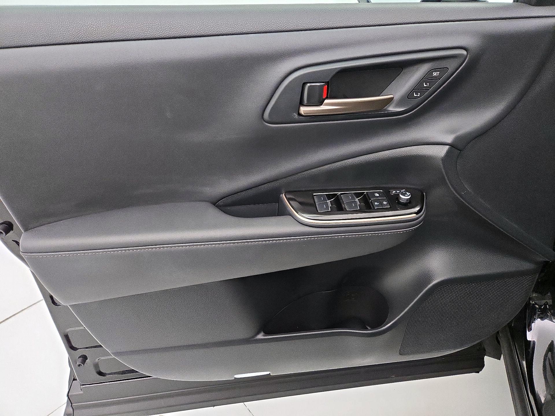 Thumbnail: 2024 Toyota Crown - 12