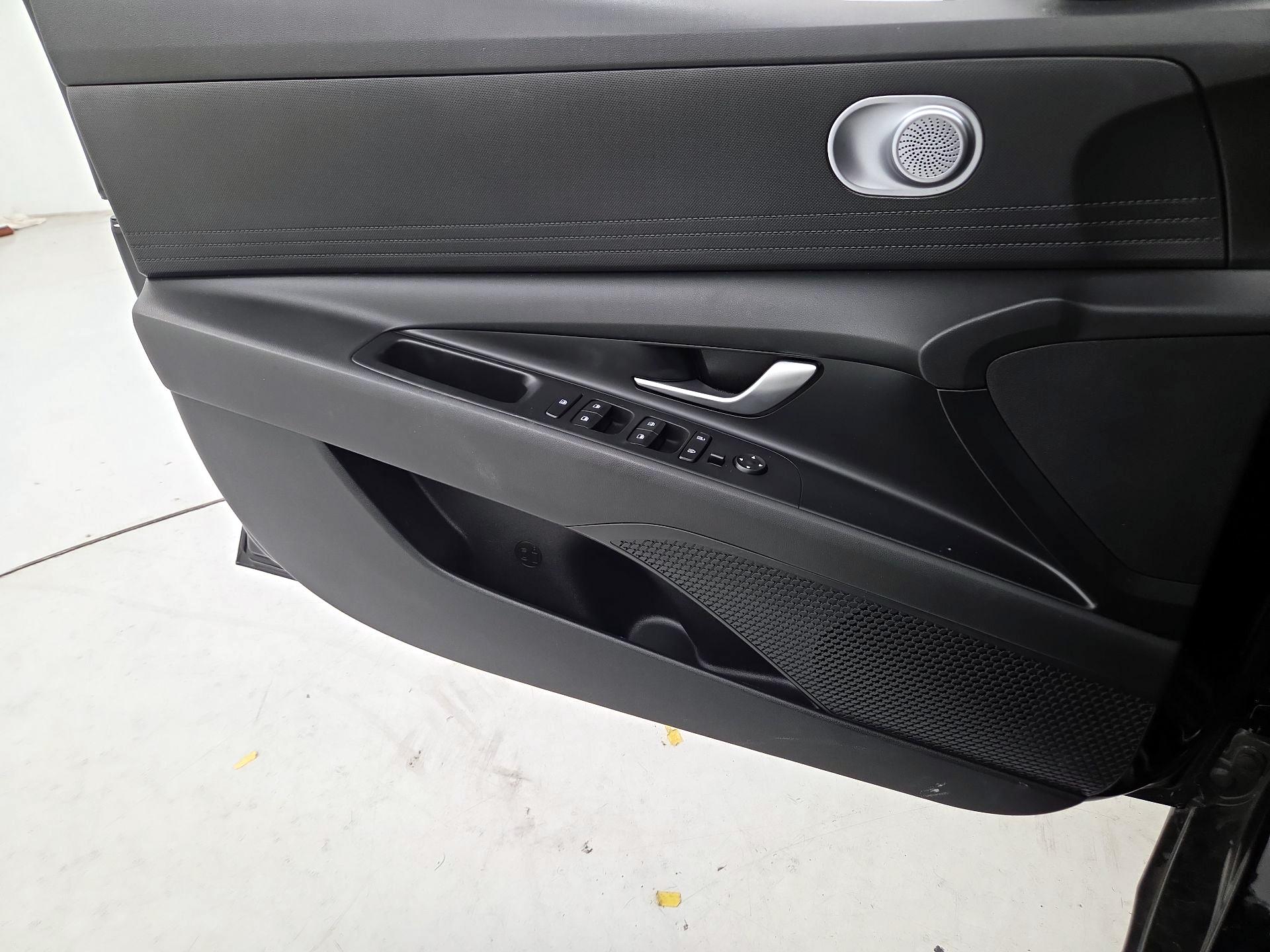 Thumbnail: 2023 Hyundai Elantra - 12