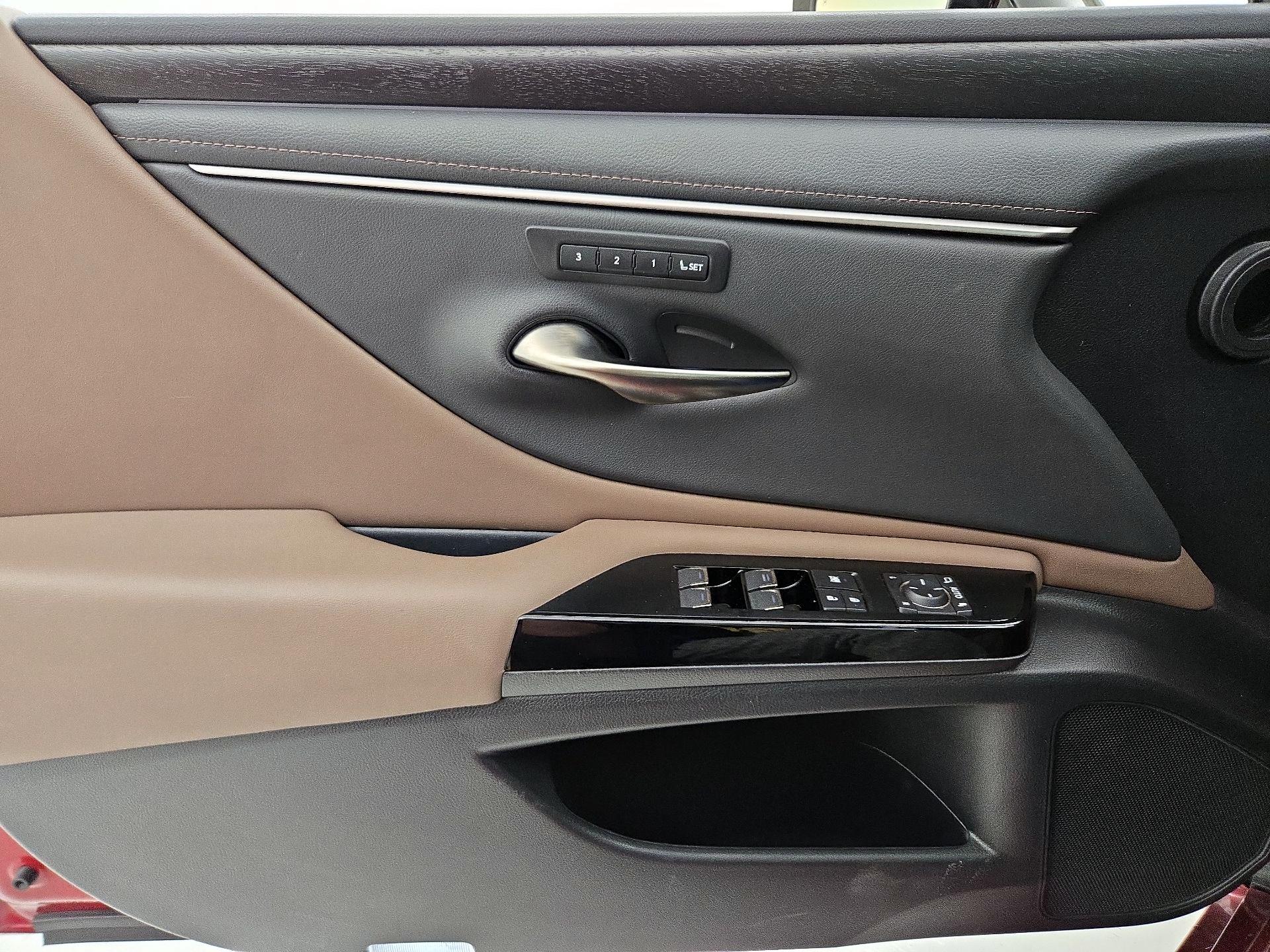 Thumbnail: 2023 Lexus ES - 12