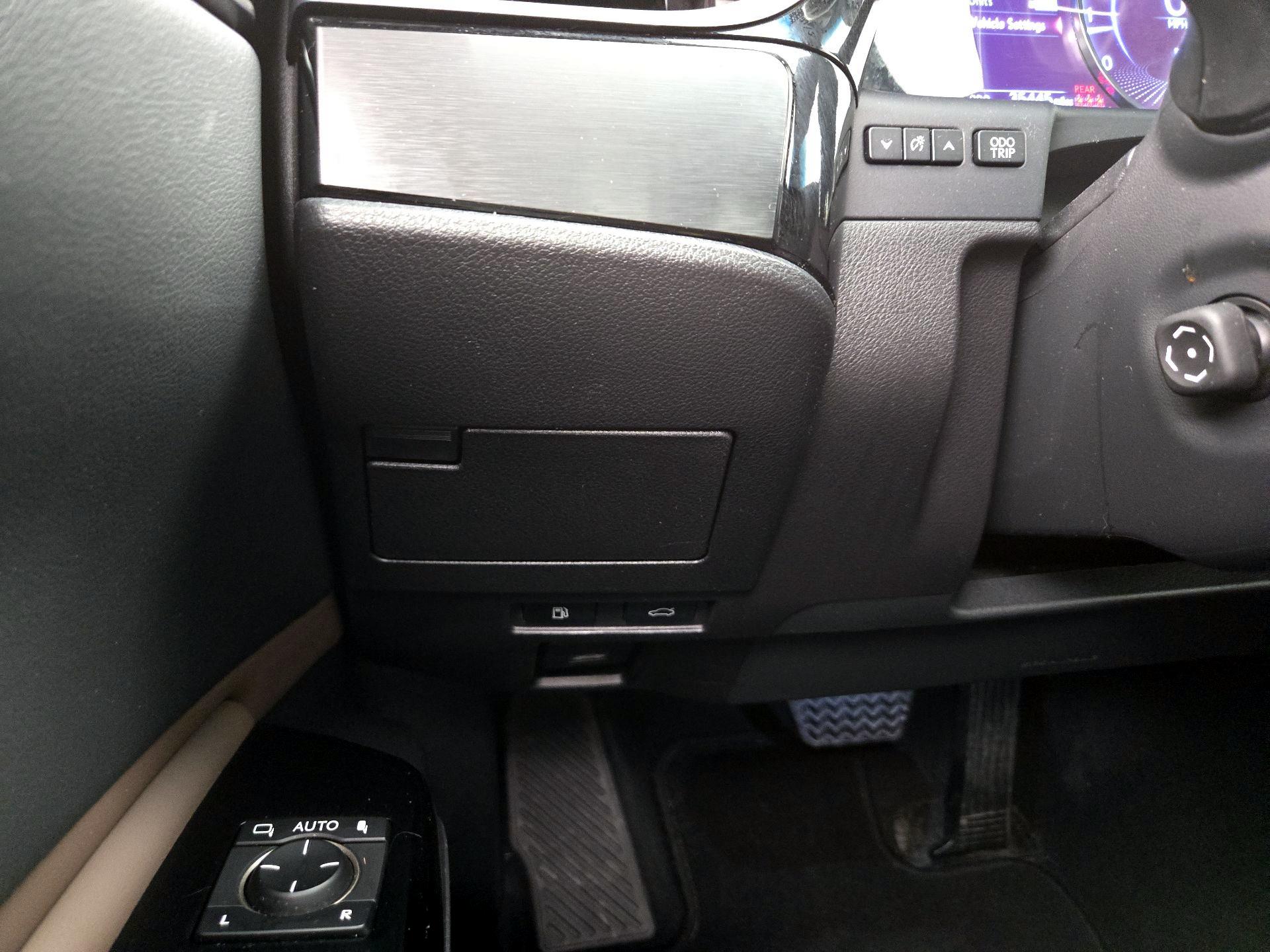 Thumbnail: 2023 Lexus ES - 13