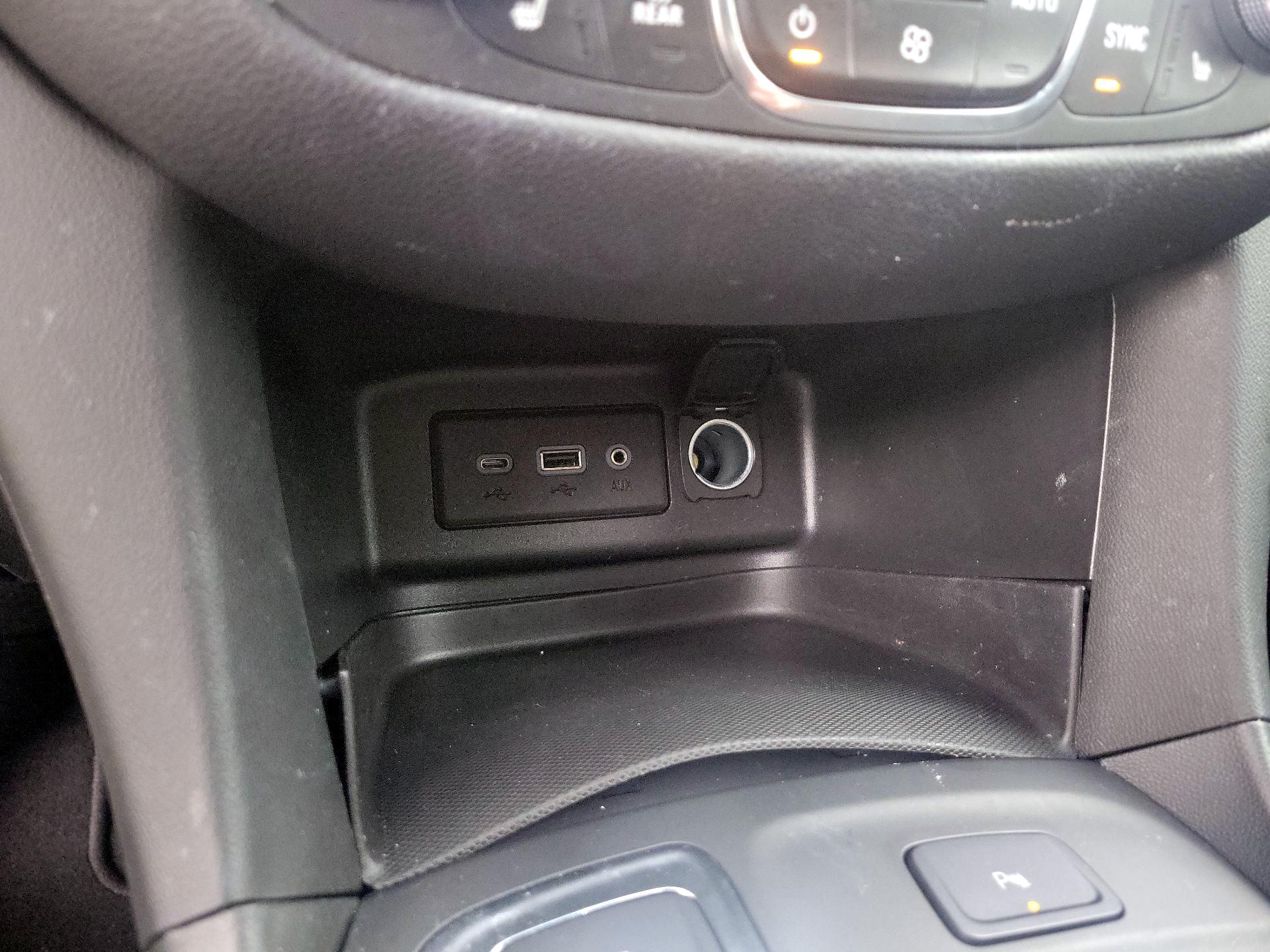 Thumbnail: 2022 Chevrolet Equinox - 18