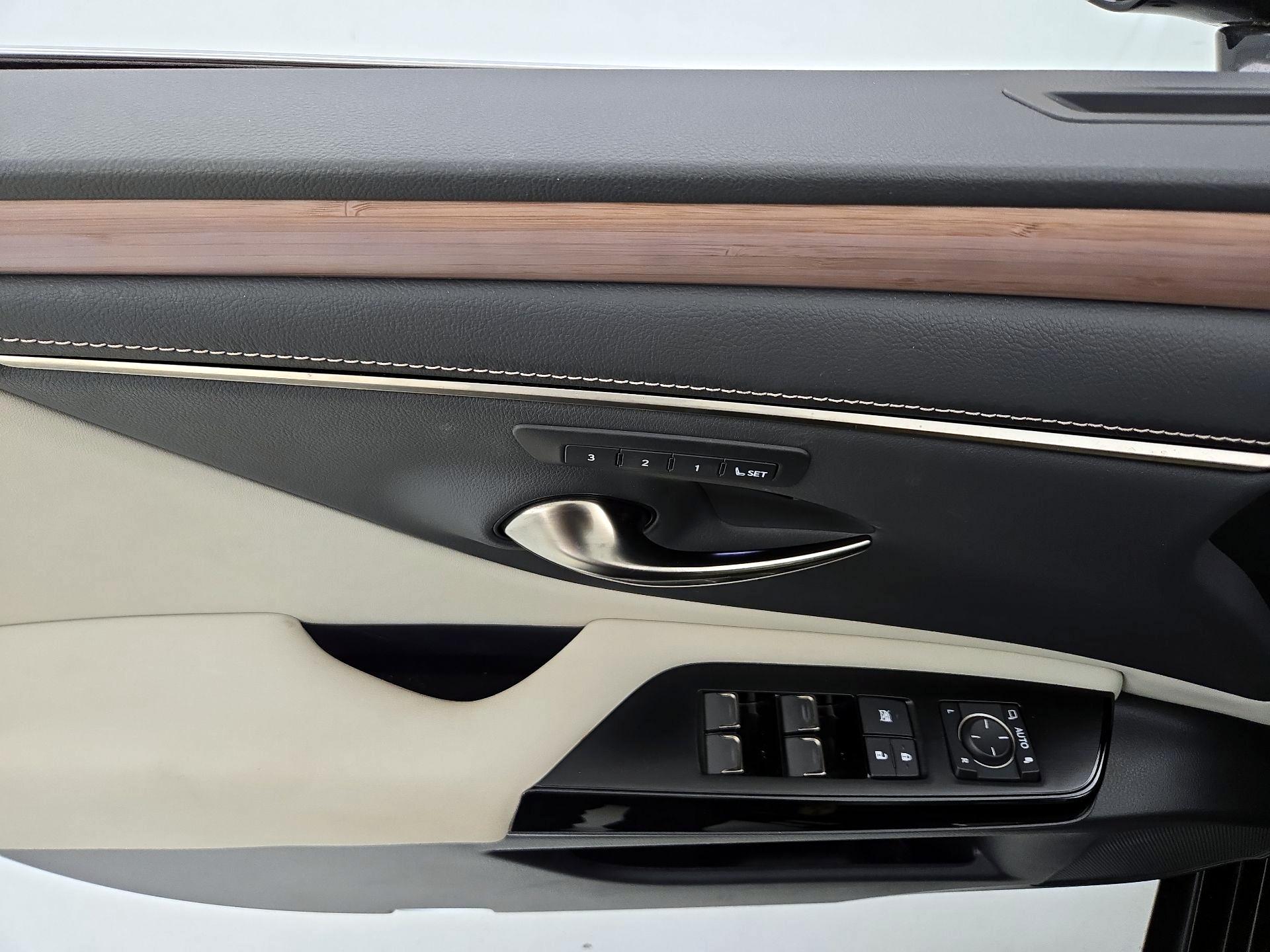 Thumbnail: 2023 Lexus ES - 12