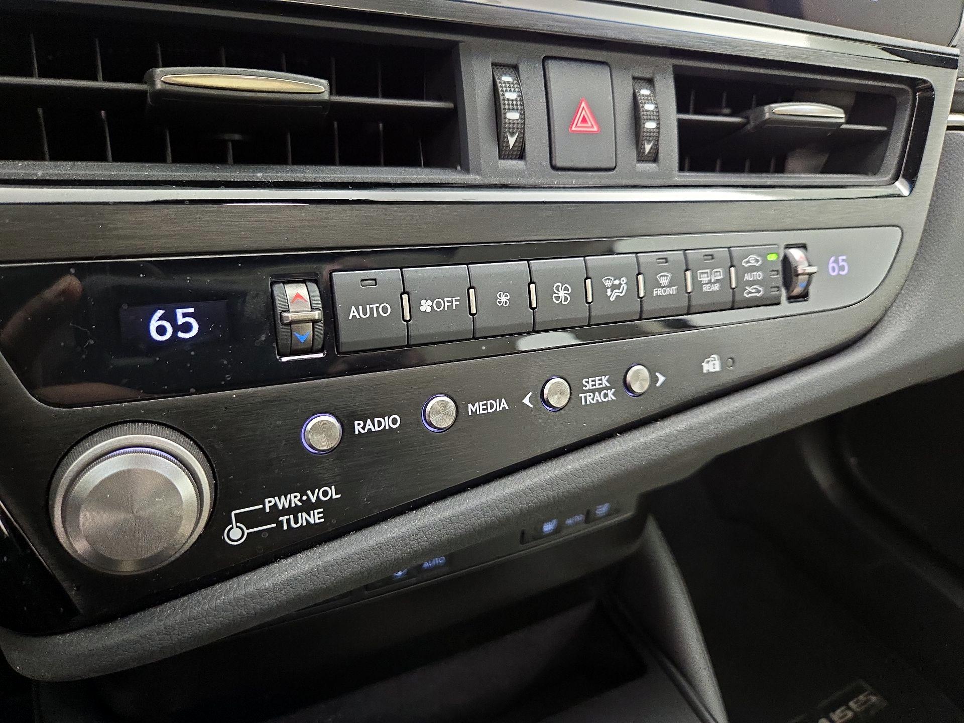 Thumbnail: 2023 Lexus ES - 16