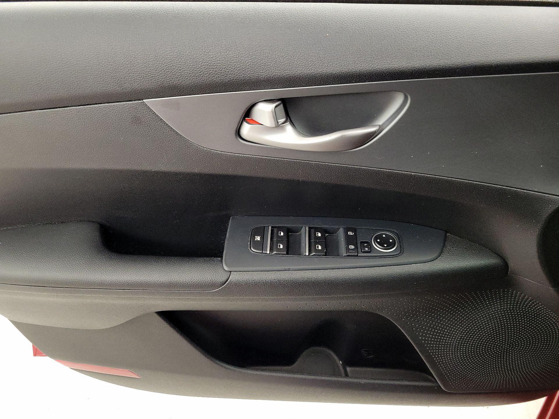 Thumbnail: 2020 Kia Forte - 12