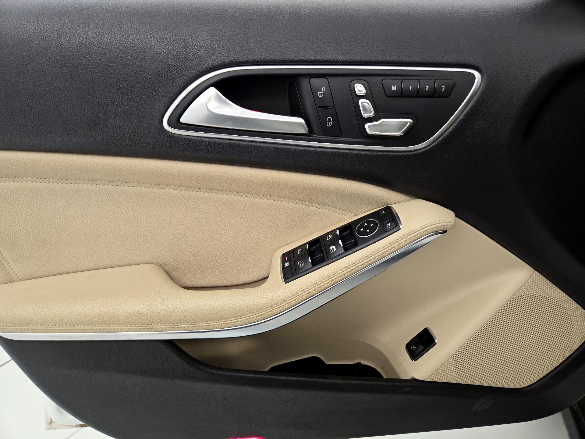 Thumbnail: 2020 Mercedes-Benz GLA - 12