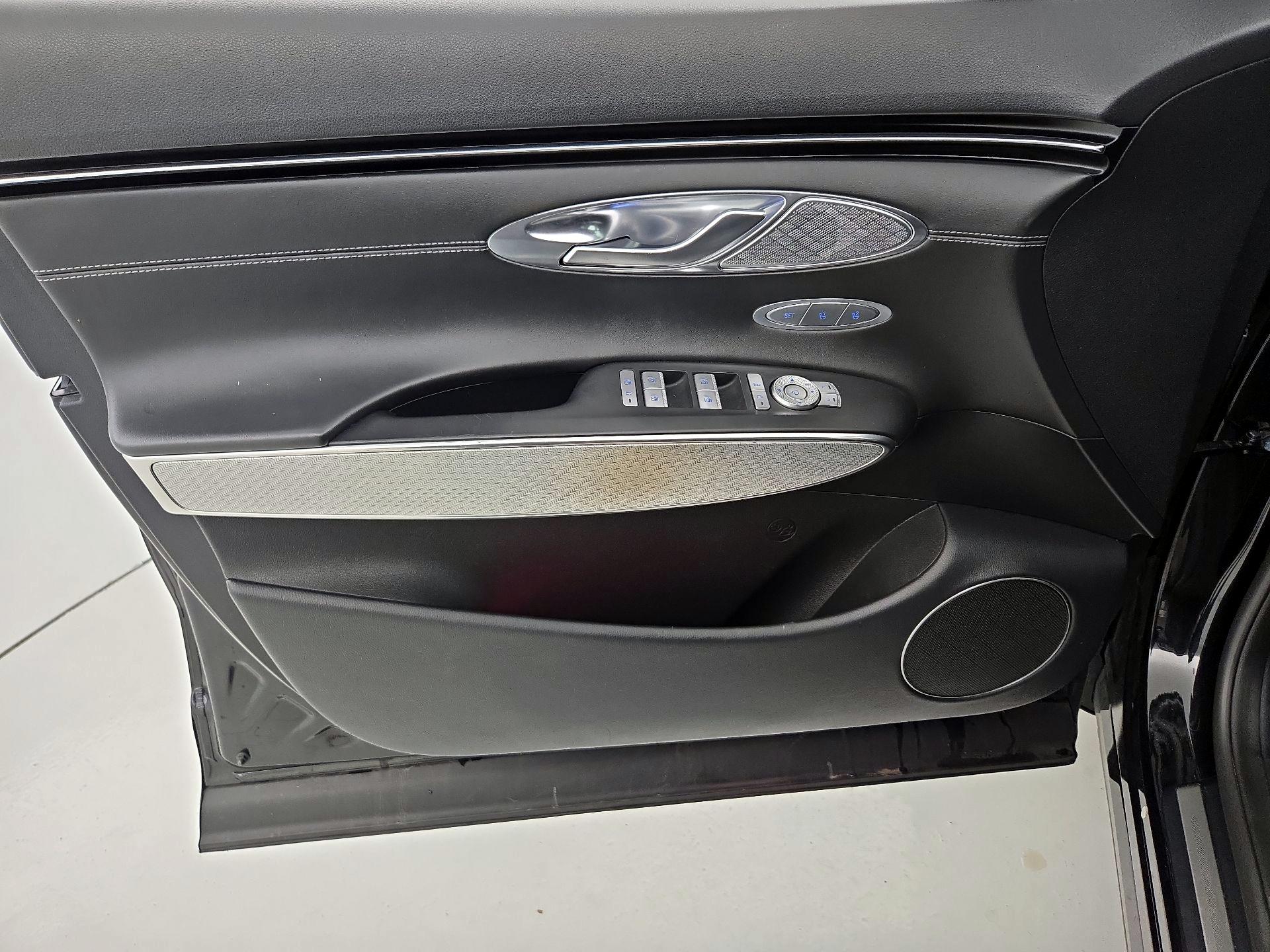 Thumbnail: 2022 Genesis GV70 - 12