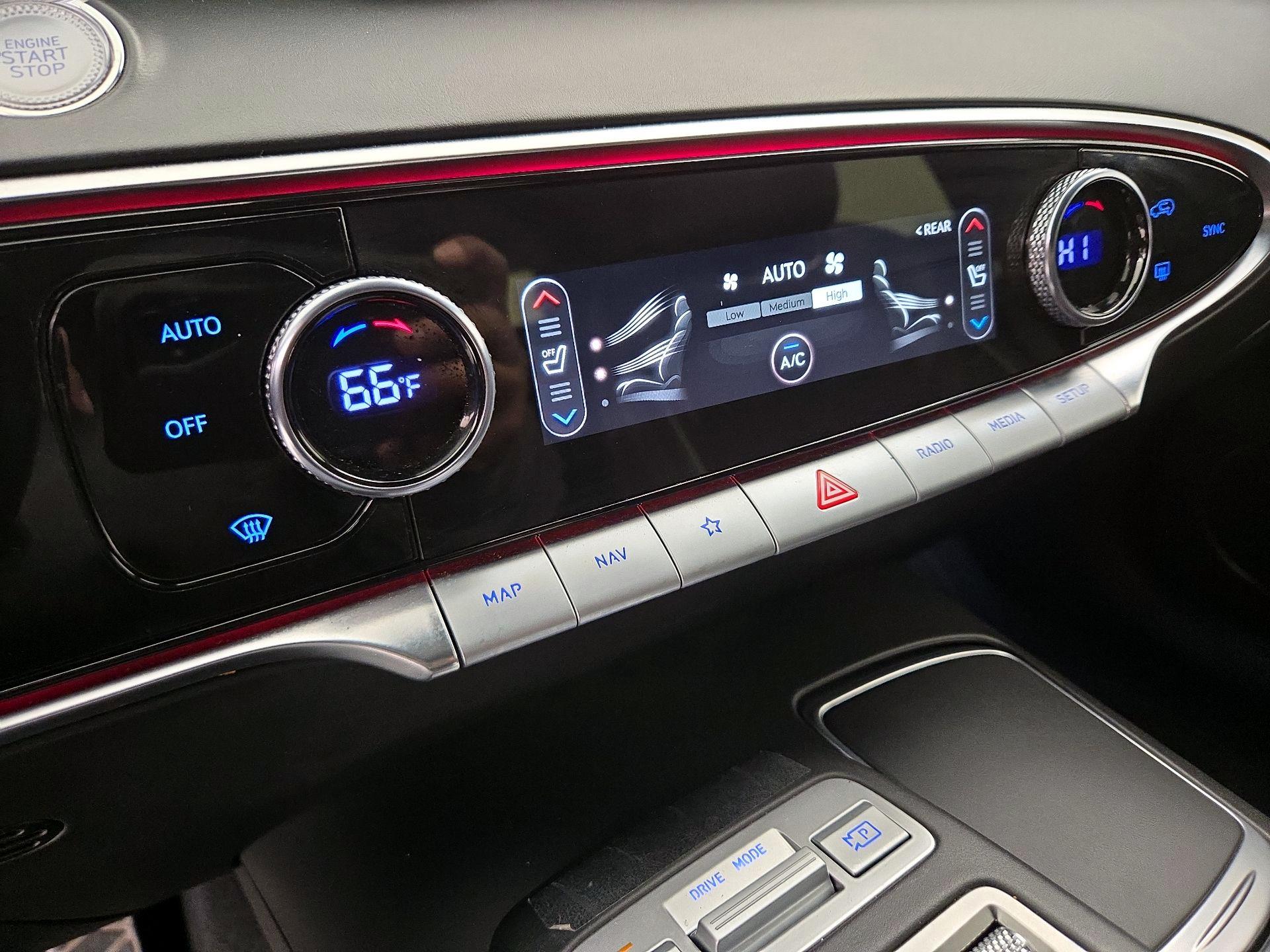 Thumbnail: 2022 Genesis GV70 - 17