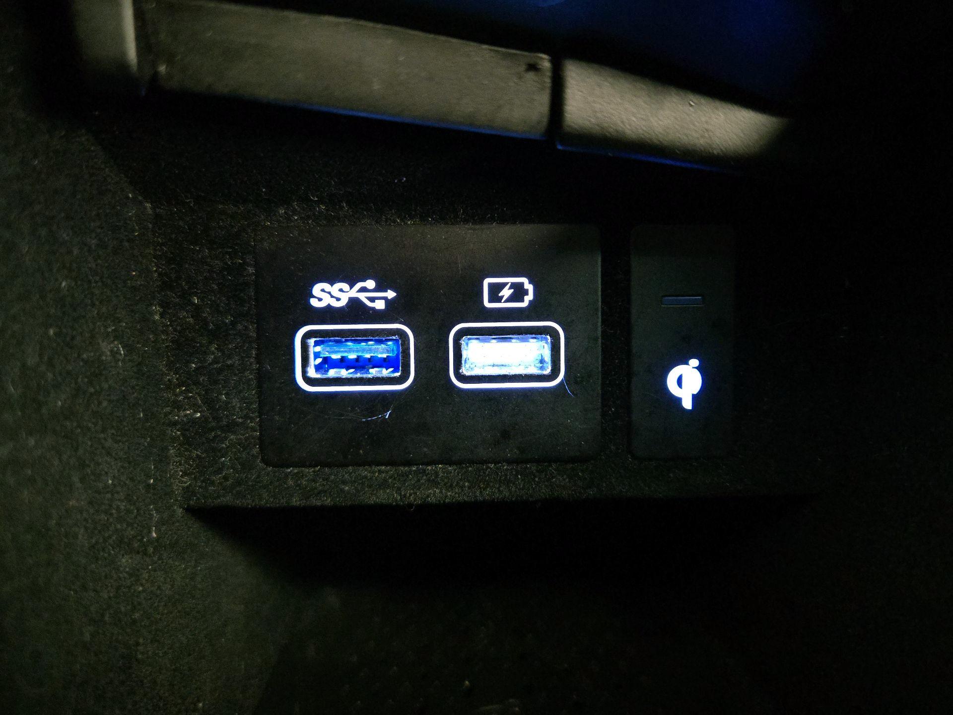 Thumbnail: 2022 Genesis GV70 - 19