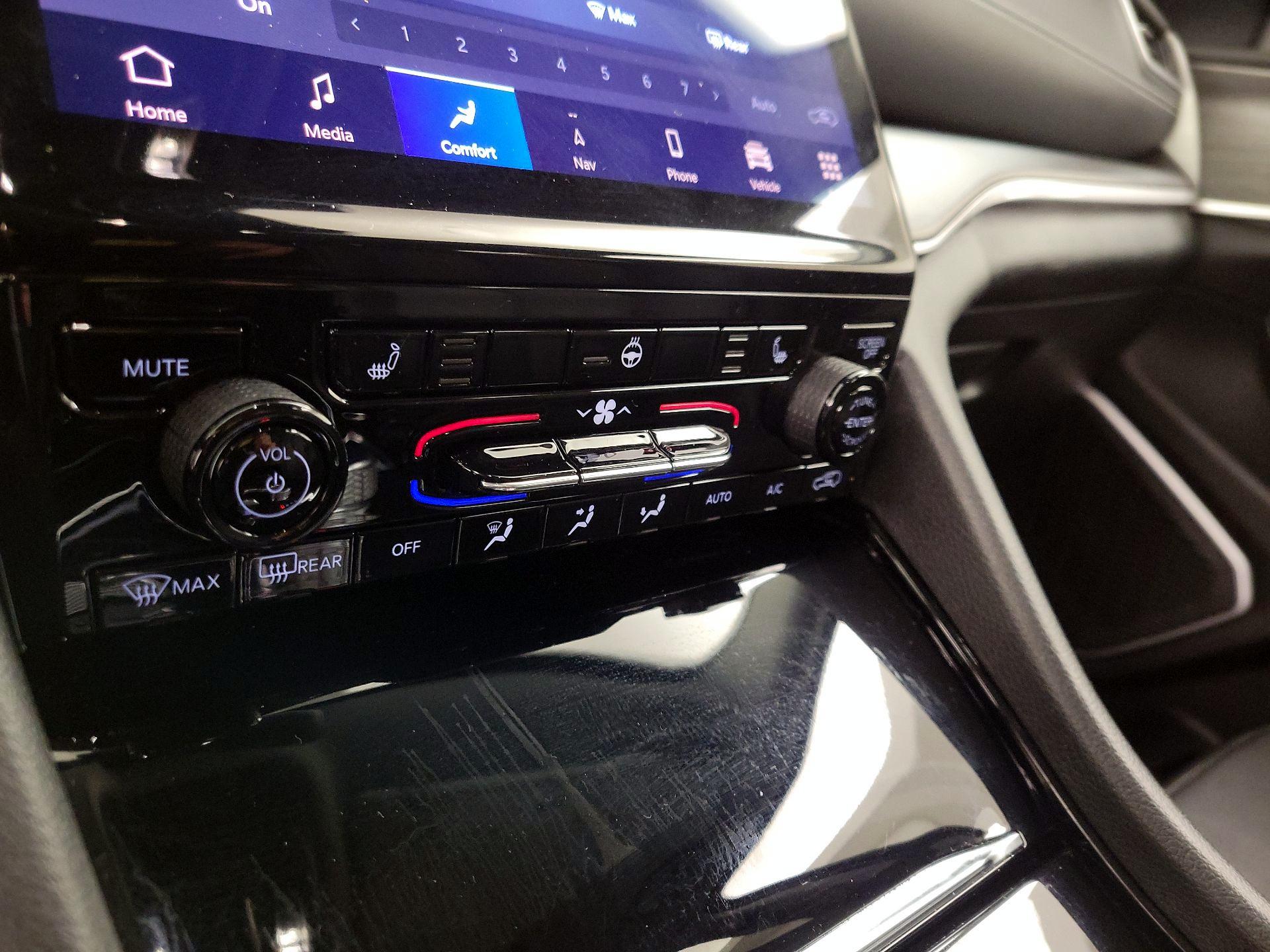 Thumbnail: 2022 Jeep Grand Cherokee - 17