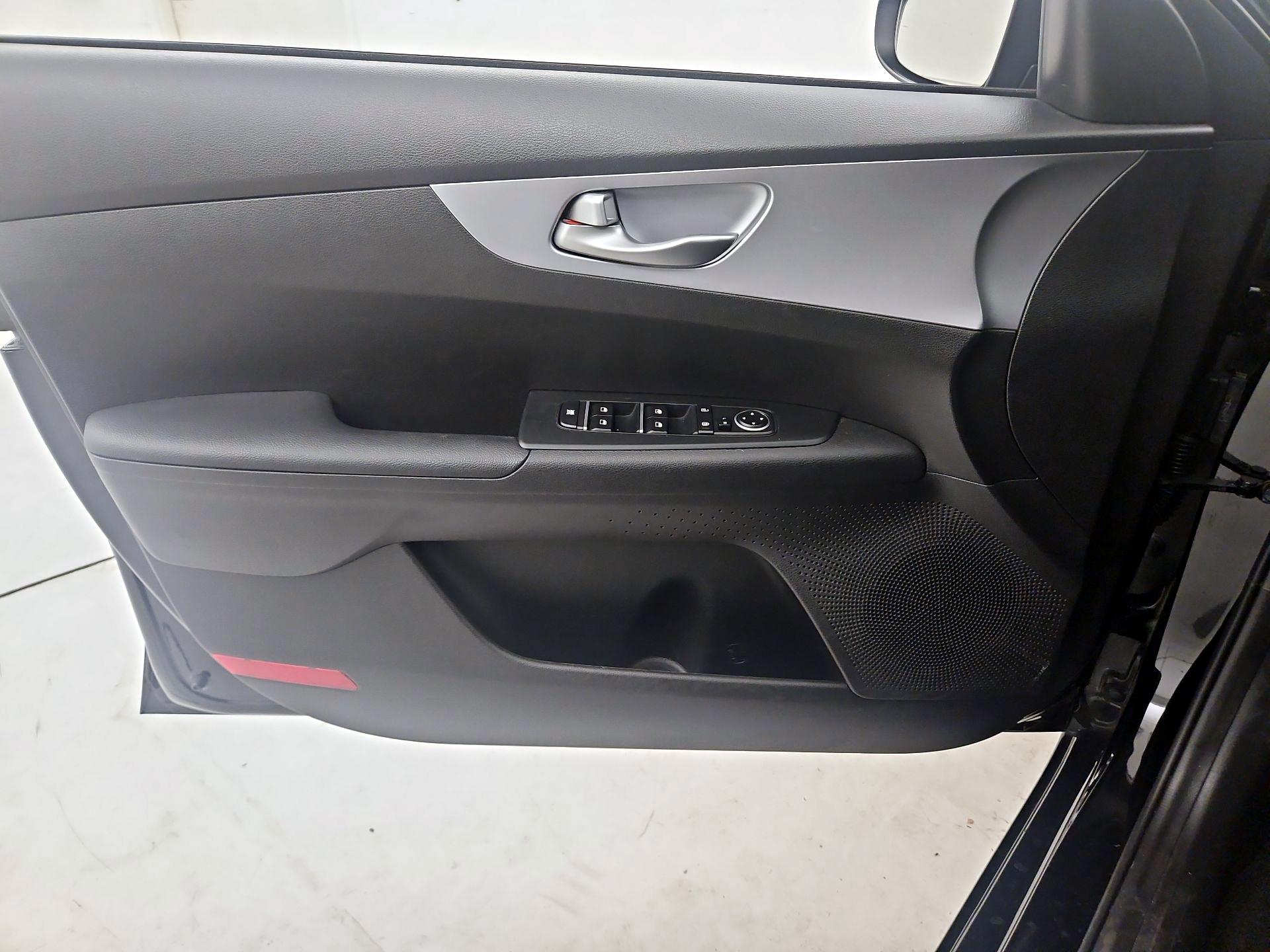 Thumbnail: 2023 Kia Forte - 12