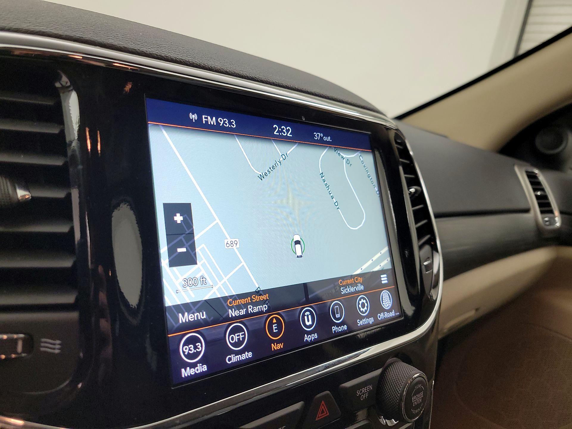 Thumbnail: 2022 Jeep Grand Cherokee - 14