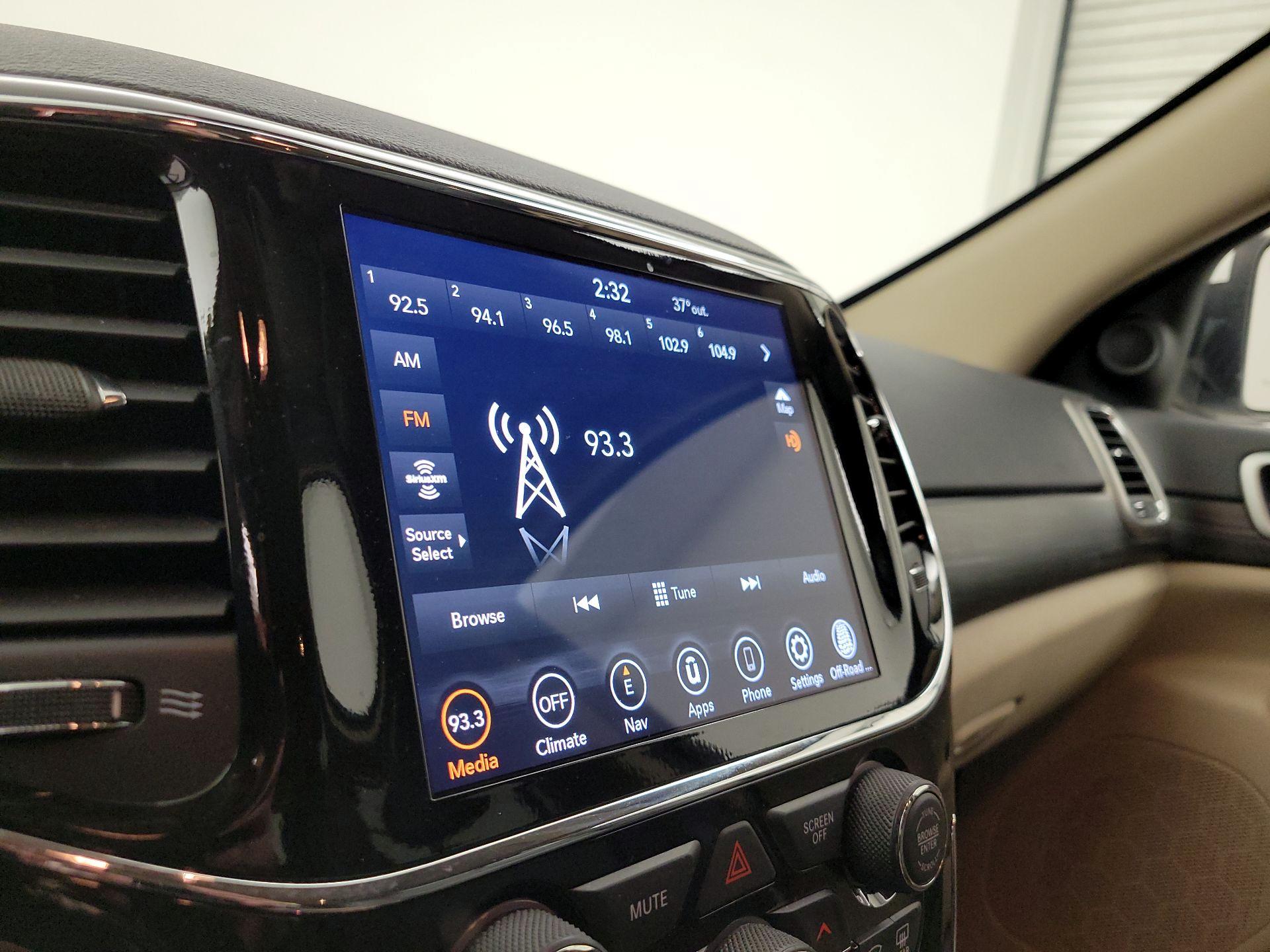 Thumbnail: 2022 Jeep Grand Cherokee - 16