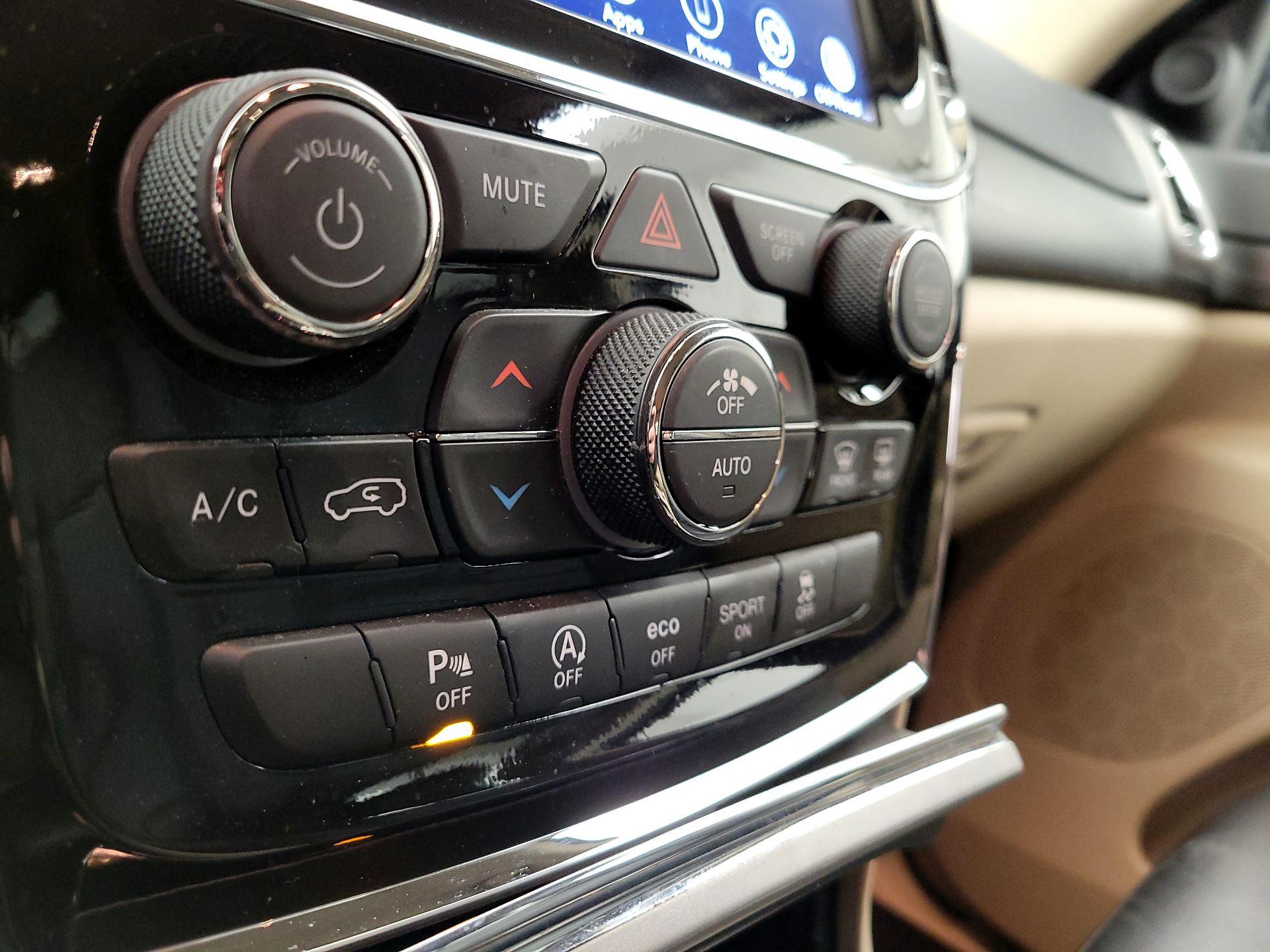 Thumbnail: 2022 Jeep Grand Cherokee - 17