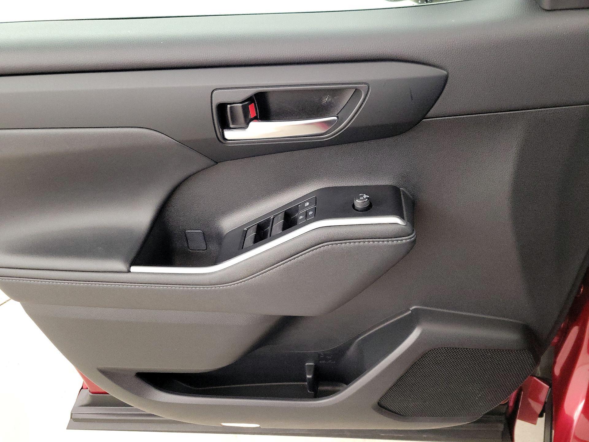 Thumbnail: 2021 Toyota Highlander - 12