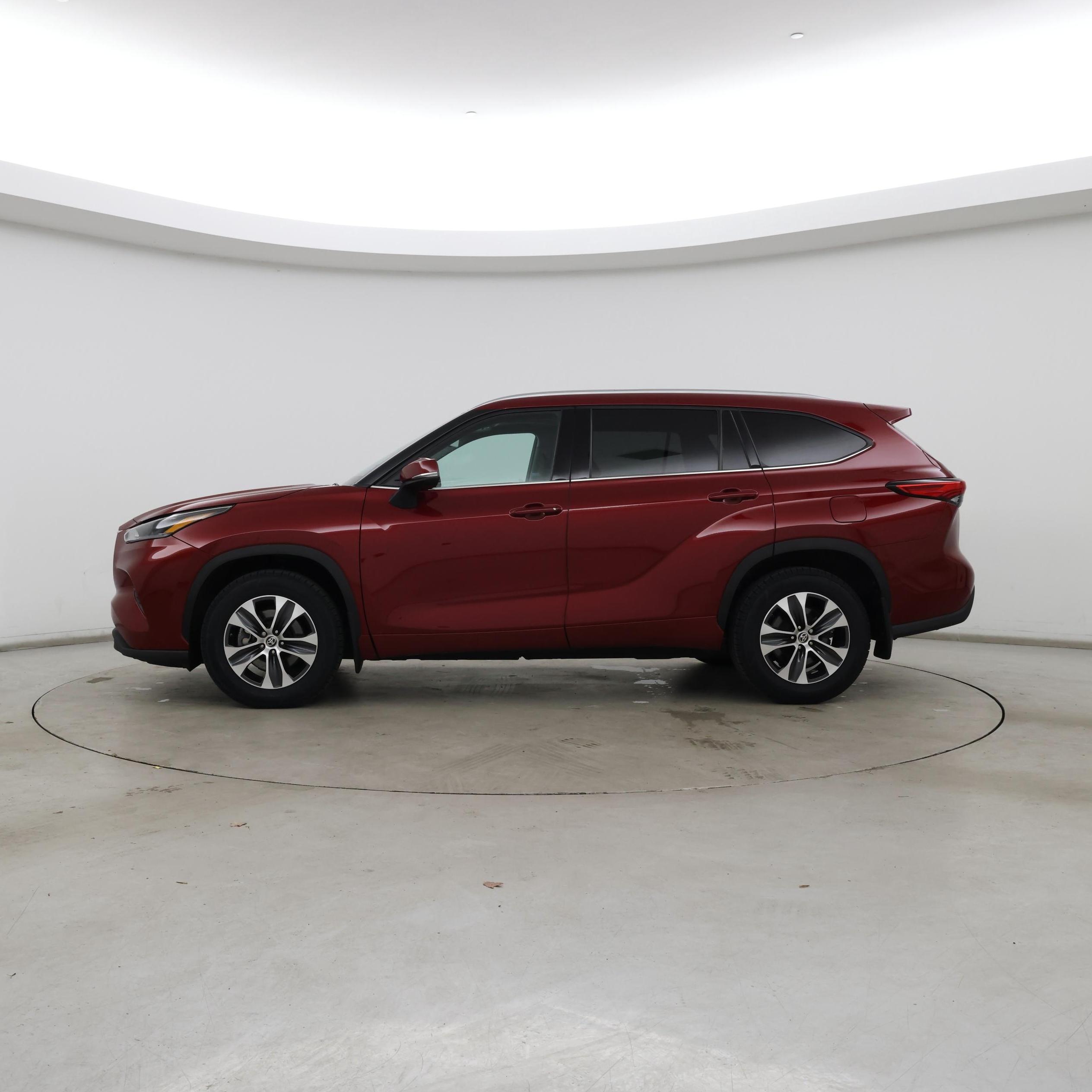 Thumbnail: 2021 Toyota Highlander - 3